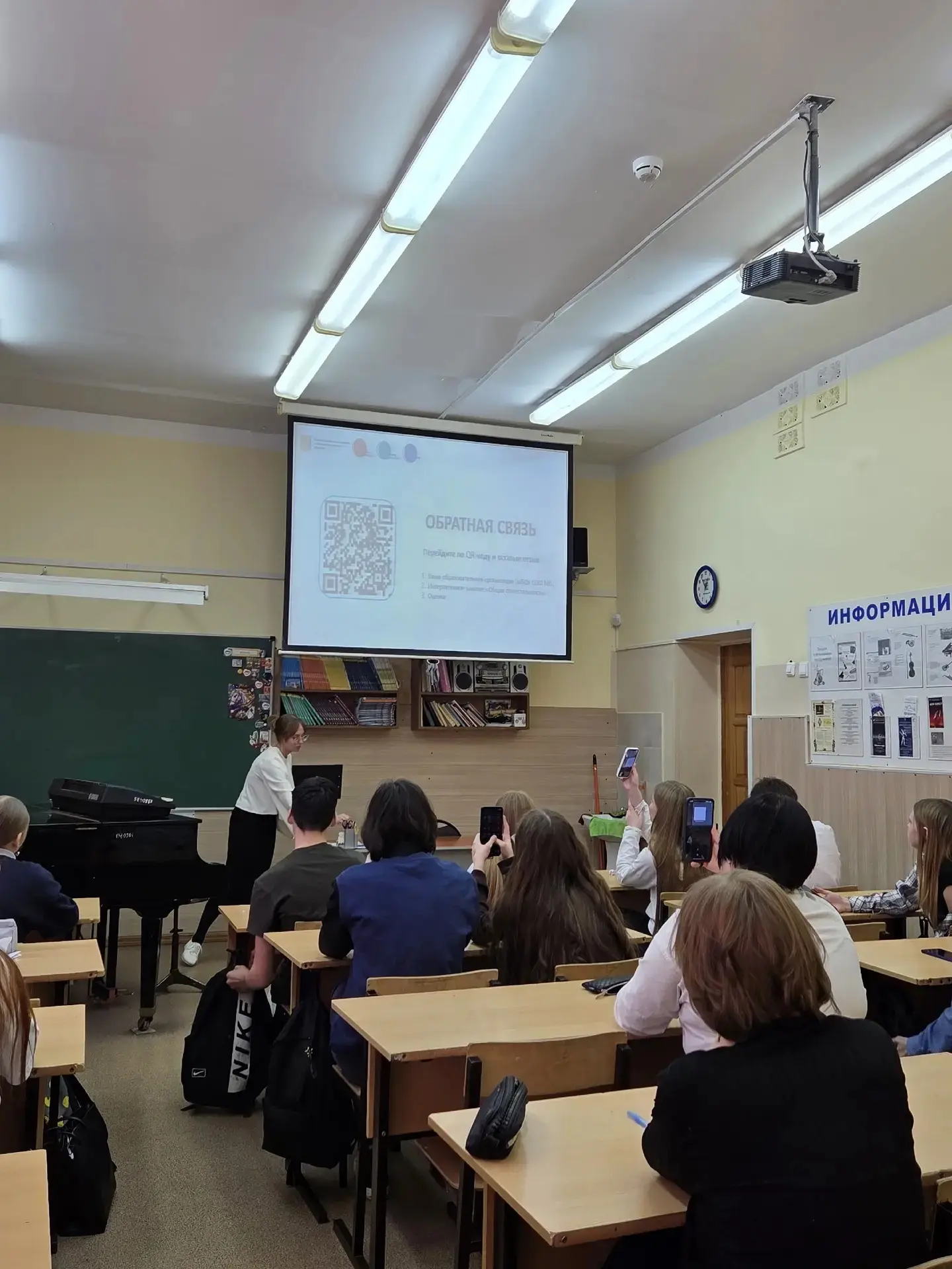 В 9 «Г» классе сегодня говорили открыто. Мария Владимировна Мосеева провела профилактическое занятие