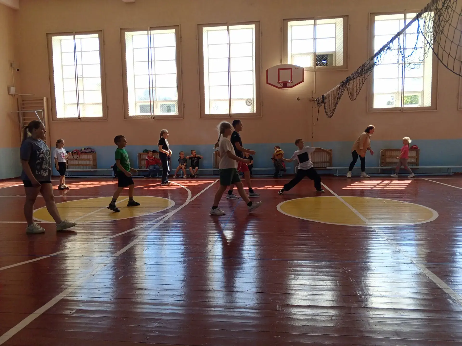 Спортивный день в лагере «Росинки»: весело, дружно, активно! 🏐🏃‍♀️⚡💪🧡

Сегодня в нашем лагере «Р