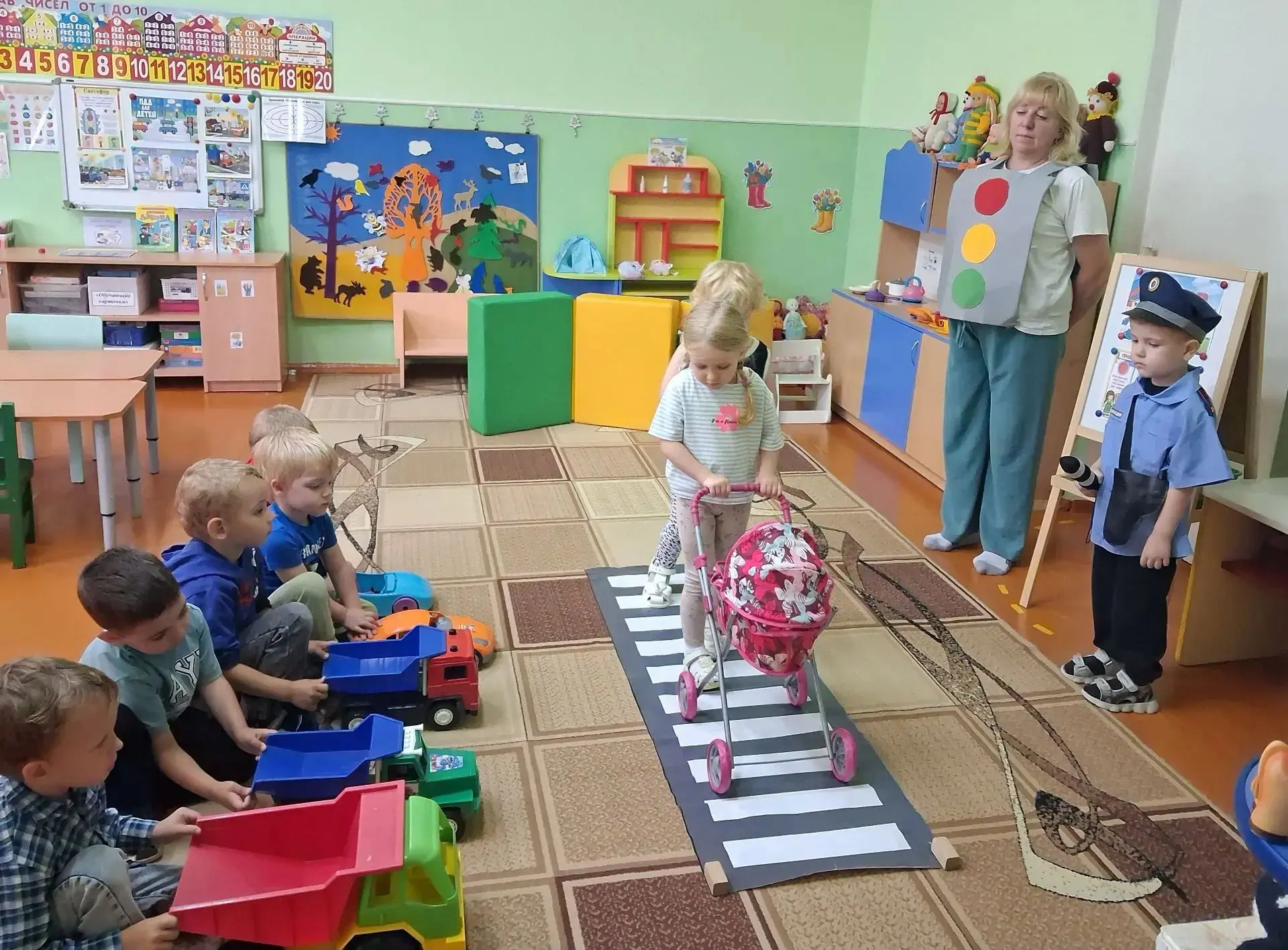 🛑В рамках «Единого дня безопасности» в младшей группе «Непоседы» детского сада прошло познавательно