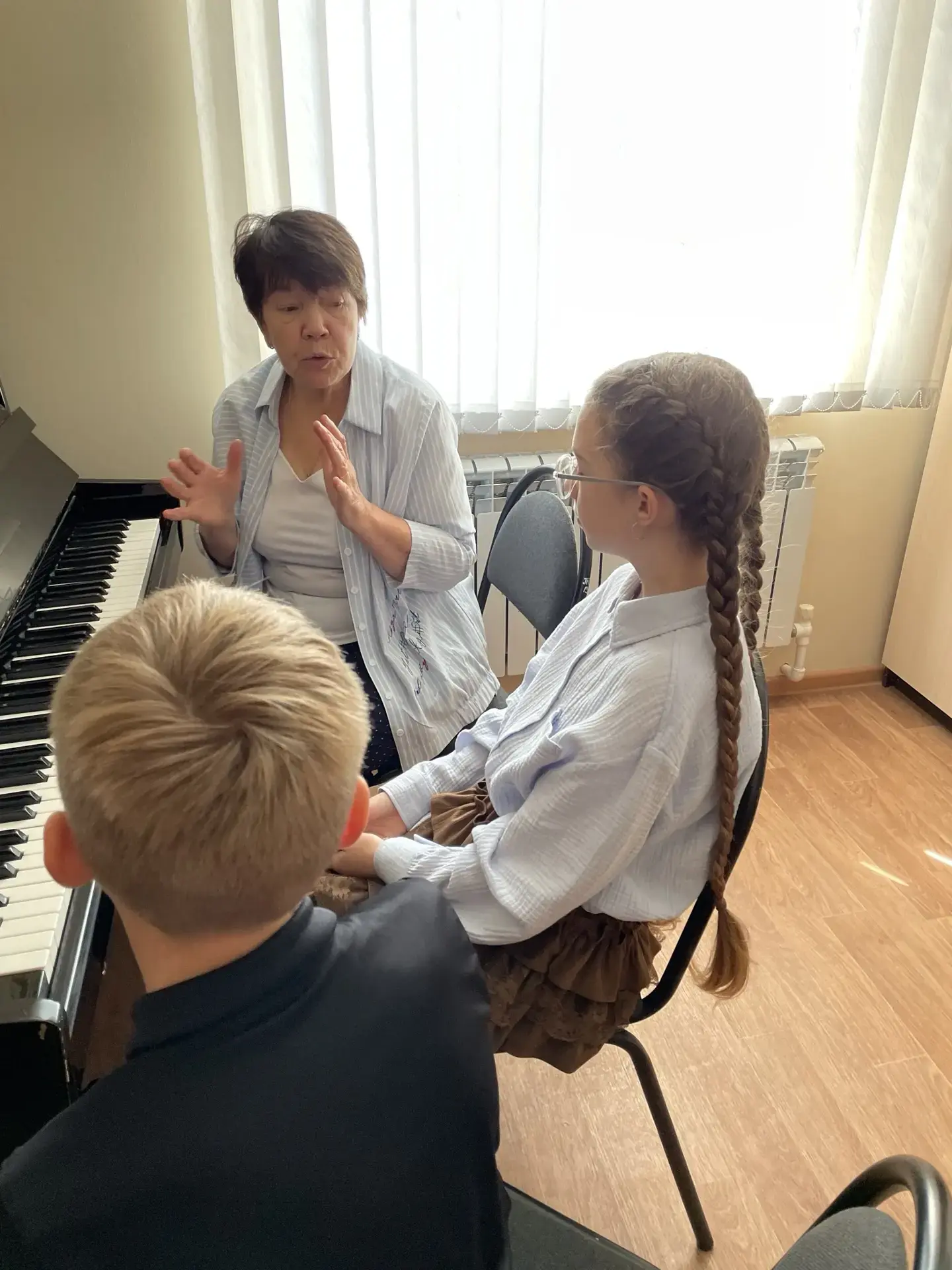 🎹Летний всеобуч по подбору аккомпанемента продолжается: теперь к занятиям присоединились старшие уч