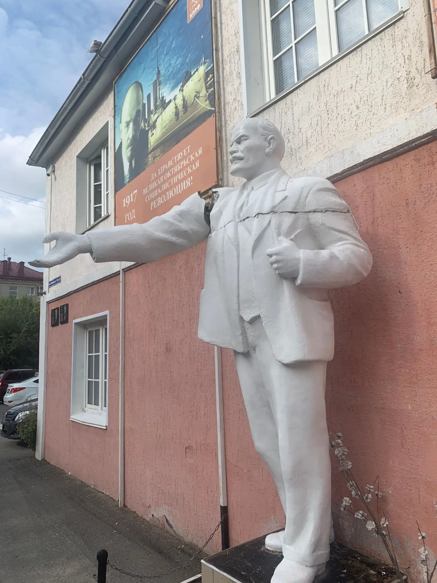 В Кургане КПРФ выдала ДТП за покушение на Ленина. По словам коммунистов, ночью неизвест...