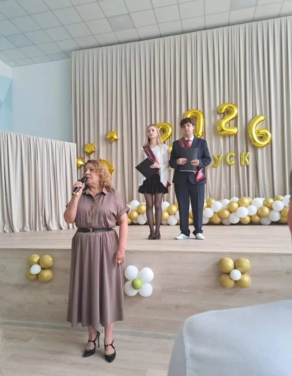 Последний звонок для выпускников 9 и 11 классов  🎉 В нашей школе прозвенел последний звонок для 11-х