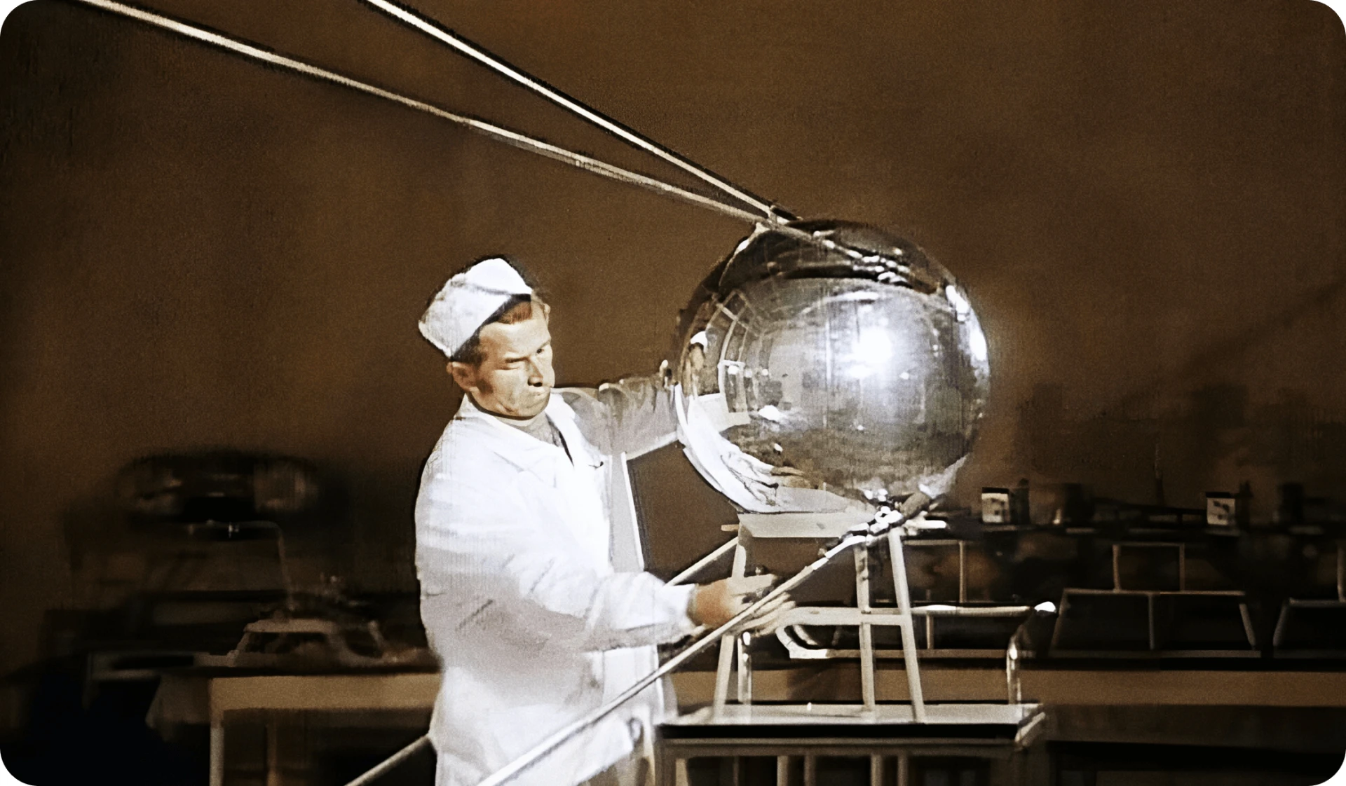 🛰️ 4 октября 1957 года в СССР был запущен первый в мире искусственный спутник Земли — ...
