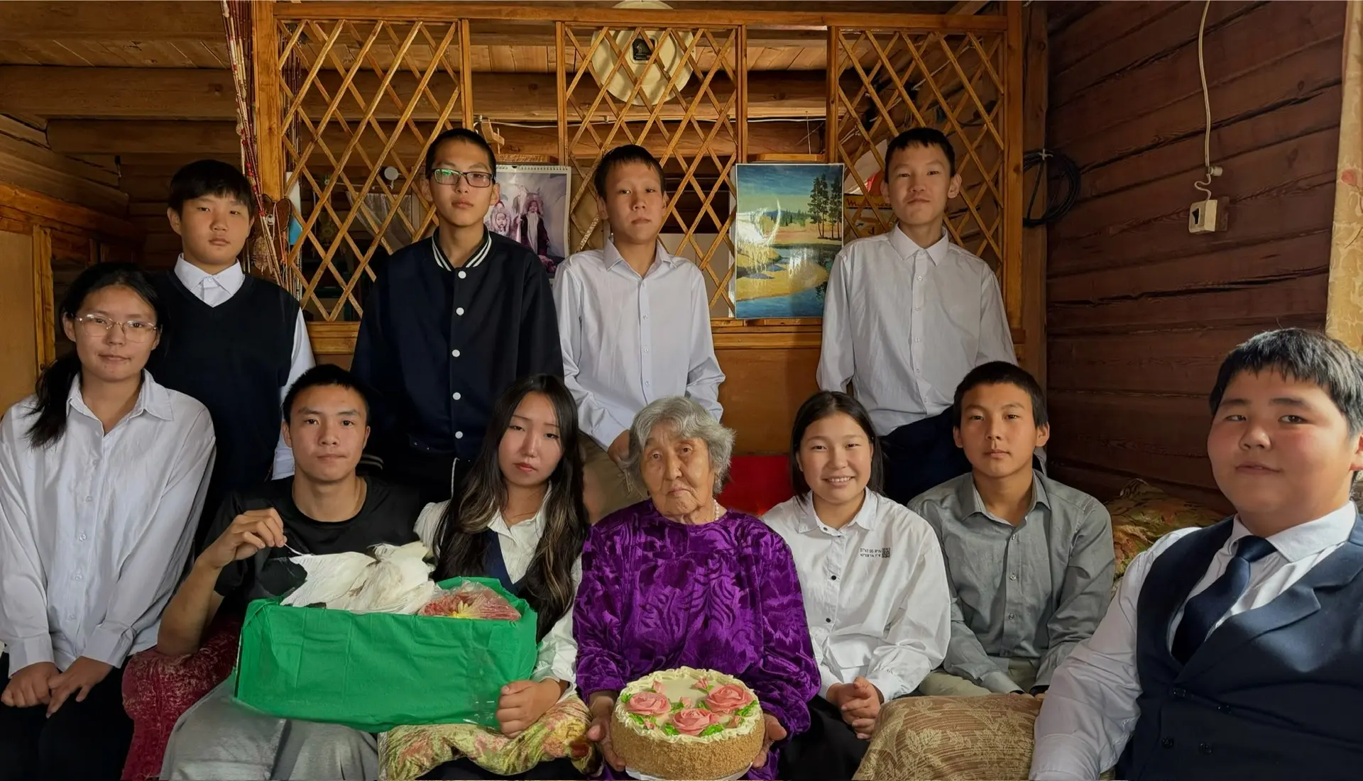 👩🏻‍🏫👨🏻‍🏫Бүгүн, Учуутал күнүн көрсө, 9-с кылаас үөрэнээччилэрэ үтүө үгэһи тутуһан,...