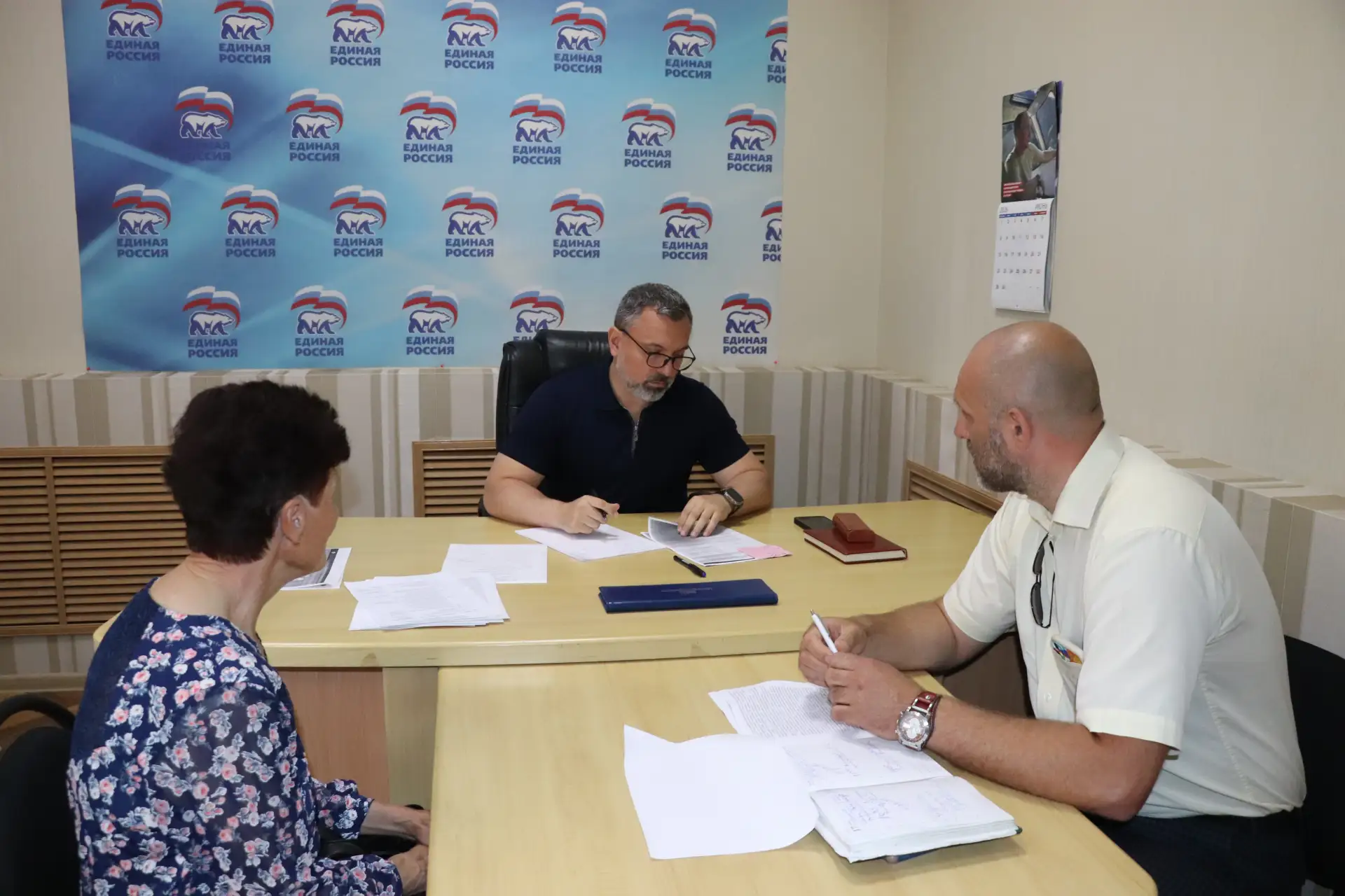 В Каневской район с рабочим визитом прибыл депутат Госдумы Дмитрий Лоцманов

Сейчас парламентарий пр