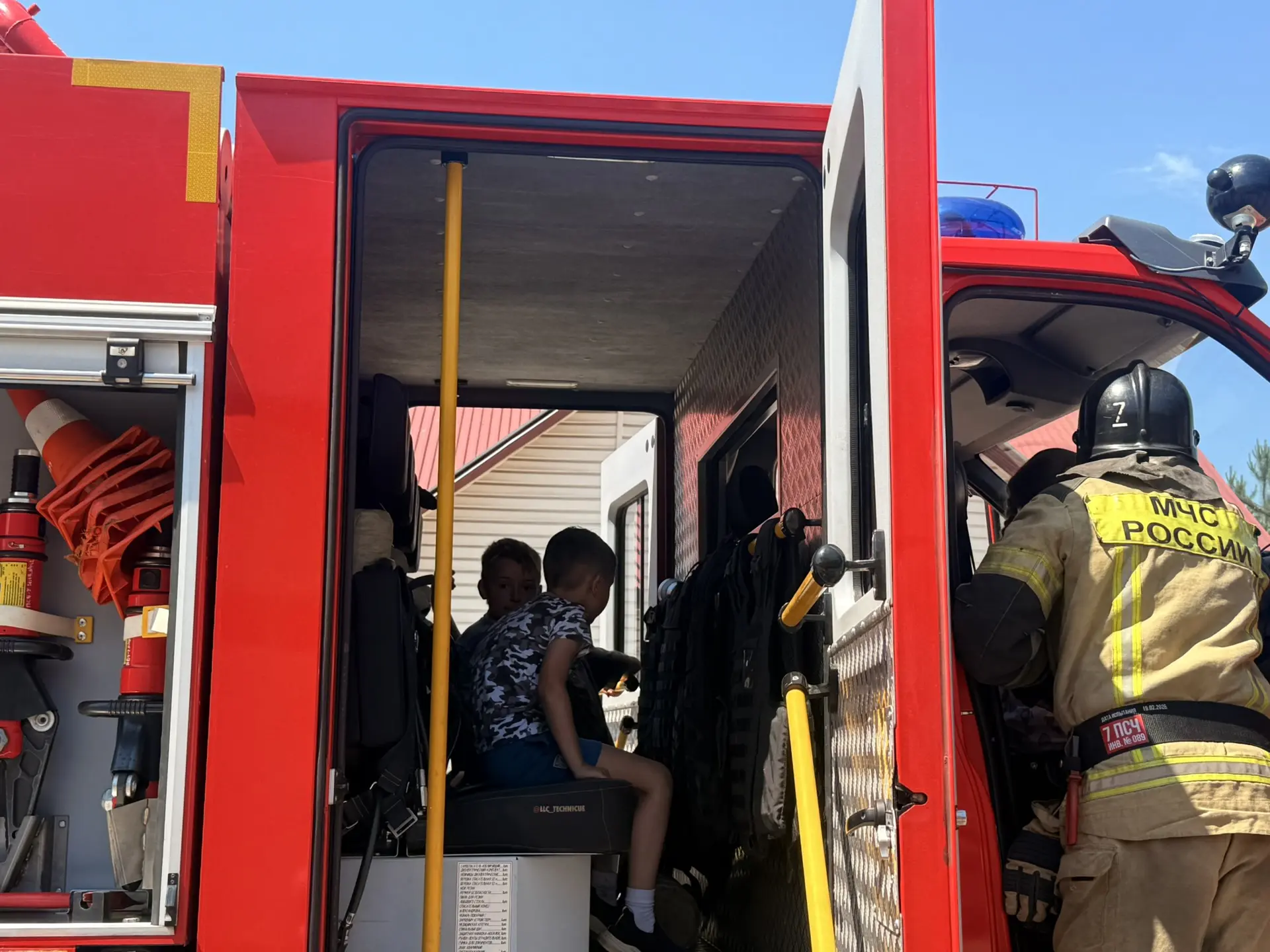 🚒9 июня в нашу школу приехала настоящая пожарная машина, и это было незабываемо!Сотруд...