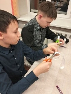 “Предмет математики настолько серьёзен, что полезно не упускать случаев делать его немного занимател