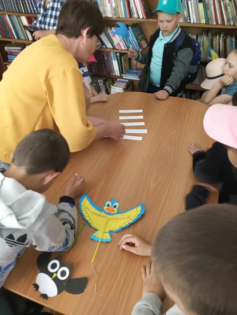 🦚Одиннадцатый день у «Первых» прошёл под знаком творчества и родной культуры! 🐦 

🦋Ребята мастери