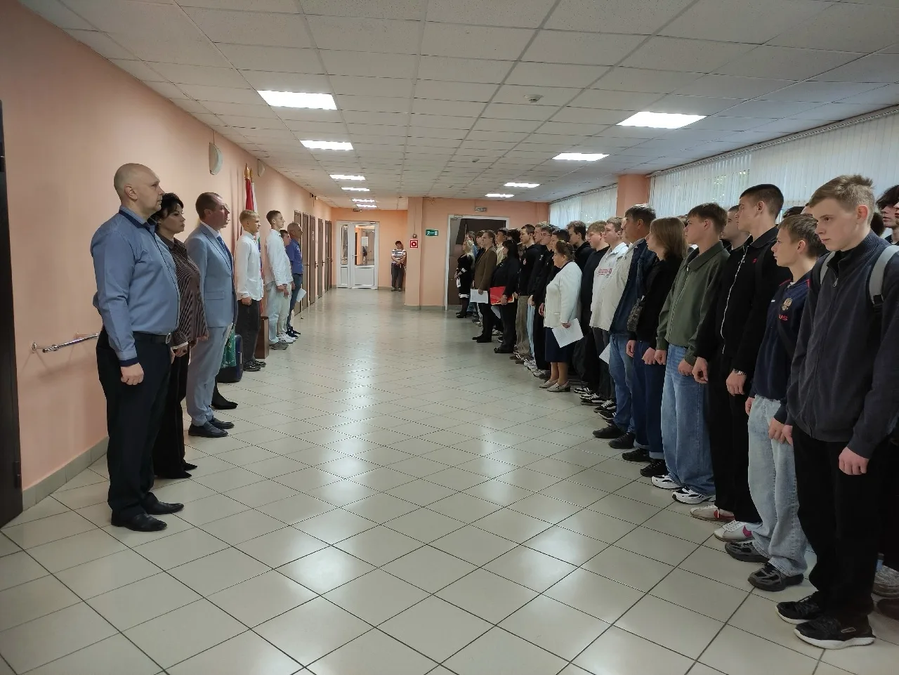 🇷🇺Утро в техникуме — с поднятия флага и «Разговоров о важном»!