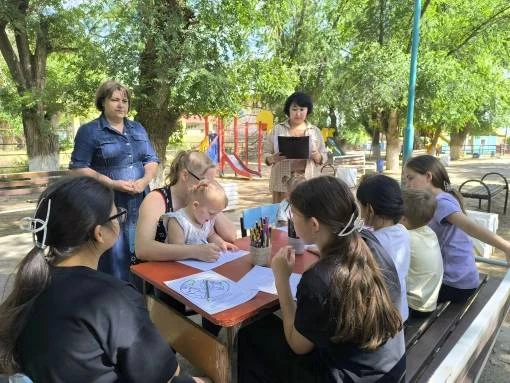 В парке Дома культуры с.Проточное  прошло тематическое мероприятие  «Мы за мир без террора!». Детям 