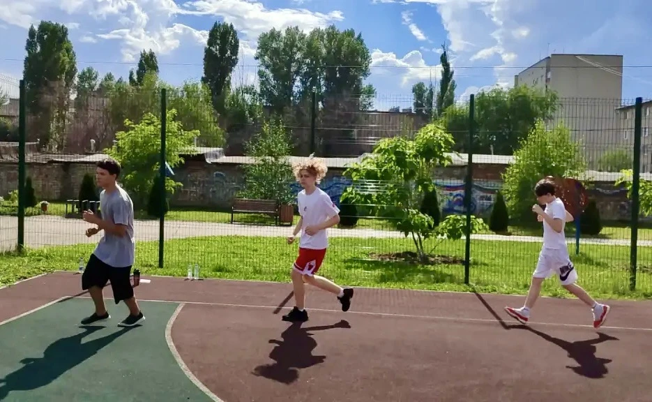 🏃‍♂️💪 «Дворовый тренер» продолжает работу в Спортивно-техническом центре

Сегодня на спортивной пл