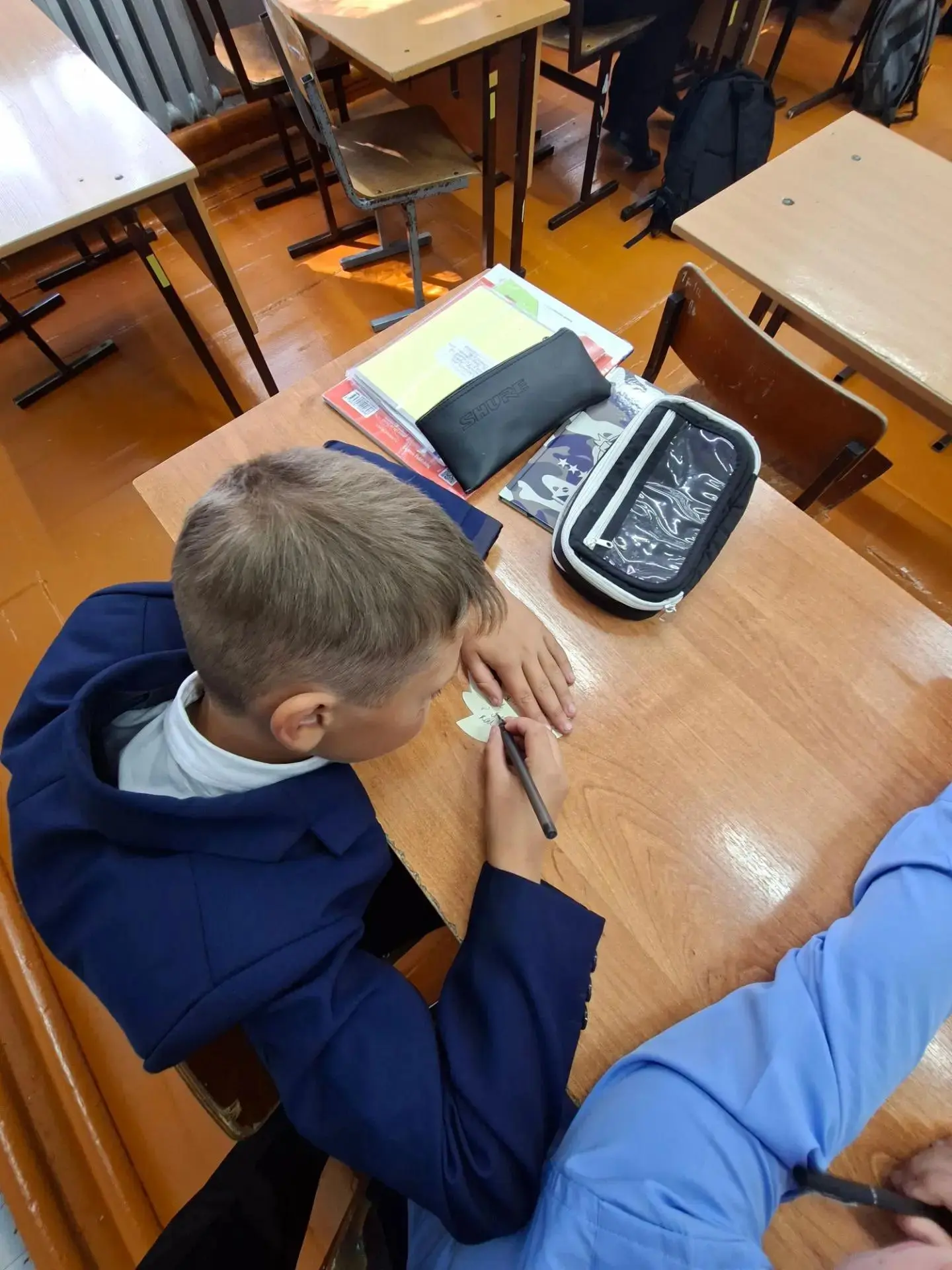Вчера в нашей школе выросло необычное Дерево Мира 🌳🕊️