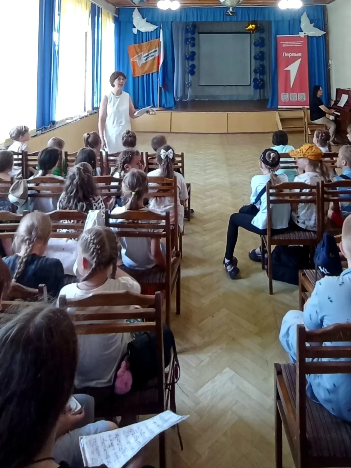 Сегодня преподаватели отделений "Хоровое пение" и "Фортепиано" побывали в гостях у учащихся средней 