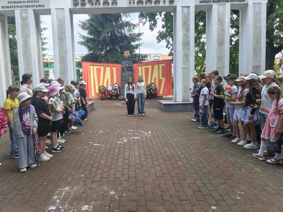 22 июня — День памяти и скорби.
   В этот день 83 года назад началась Великая Отечественная война, о