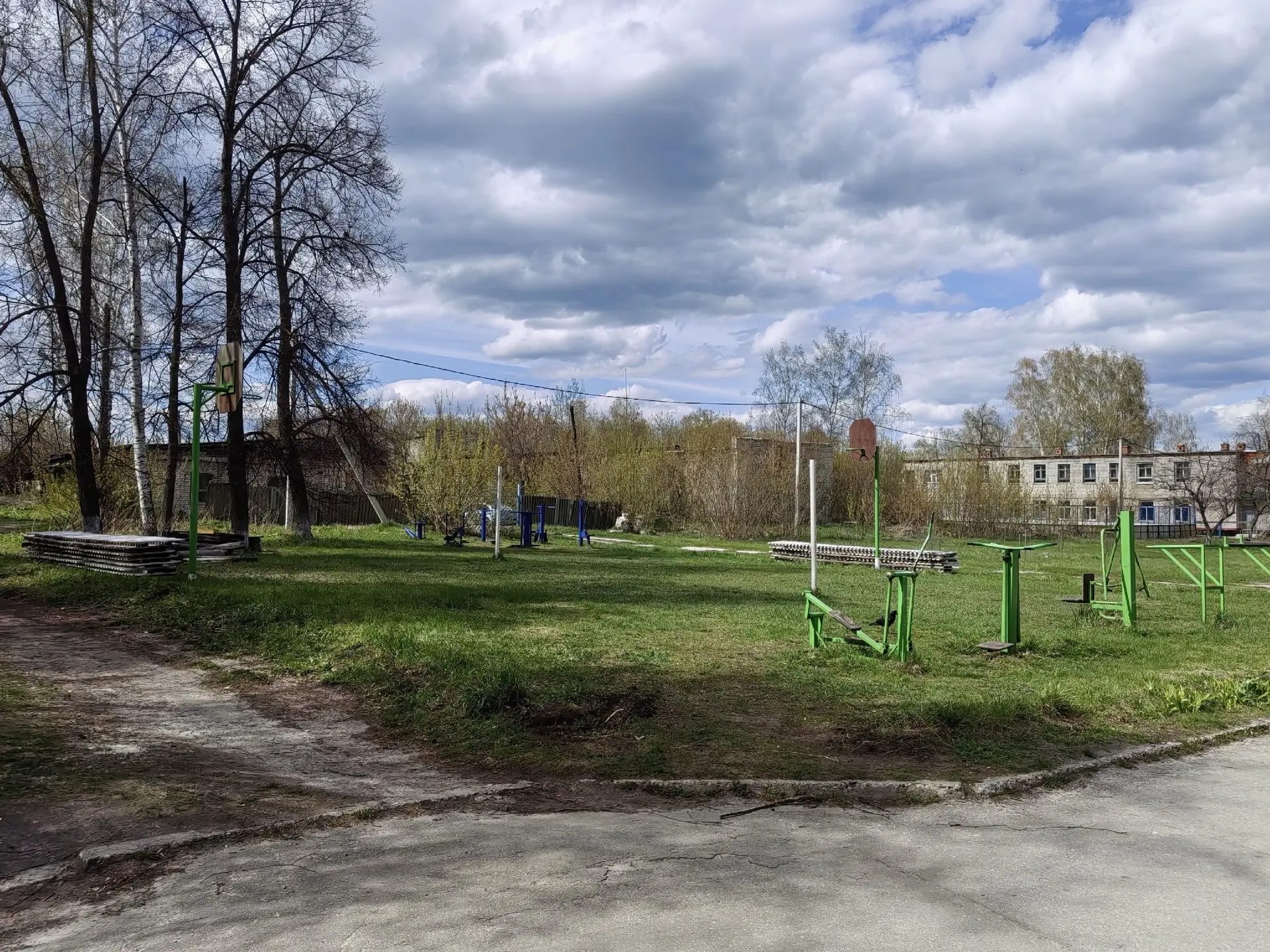 В рамках месячника по благоустройству в МУ ДО «Тереньгульская ДЮСШ им.Г.В.Бакушева» был проведён суб
