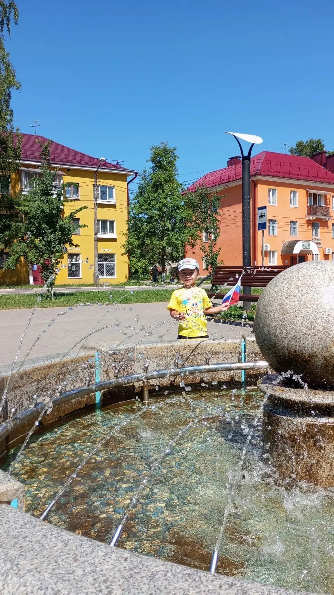 Праздник единства и семьи: как в средней группе «Цыплёнок» отметили День РоссииВ средней группе «Цып