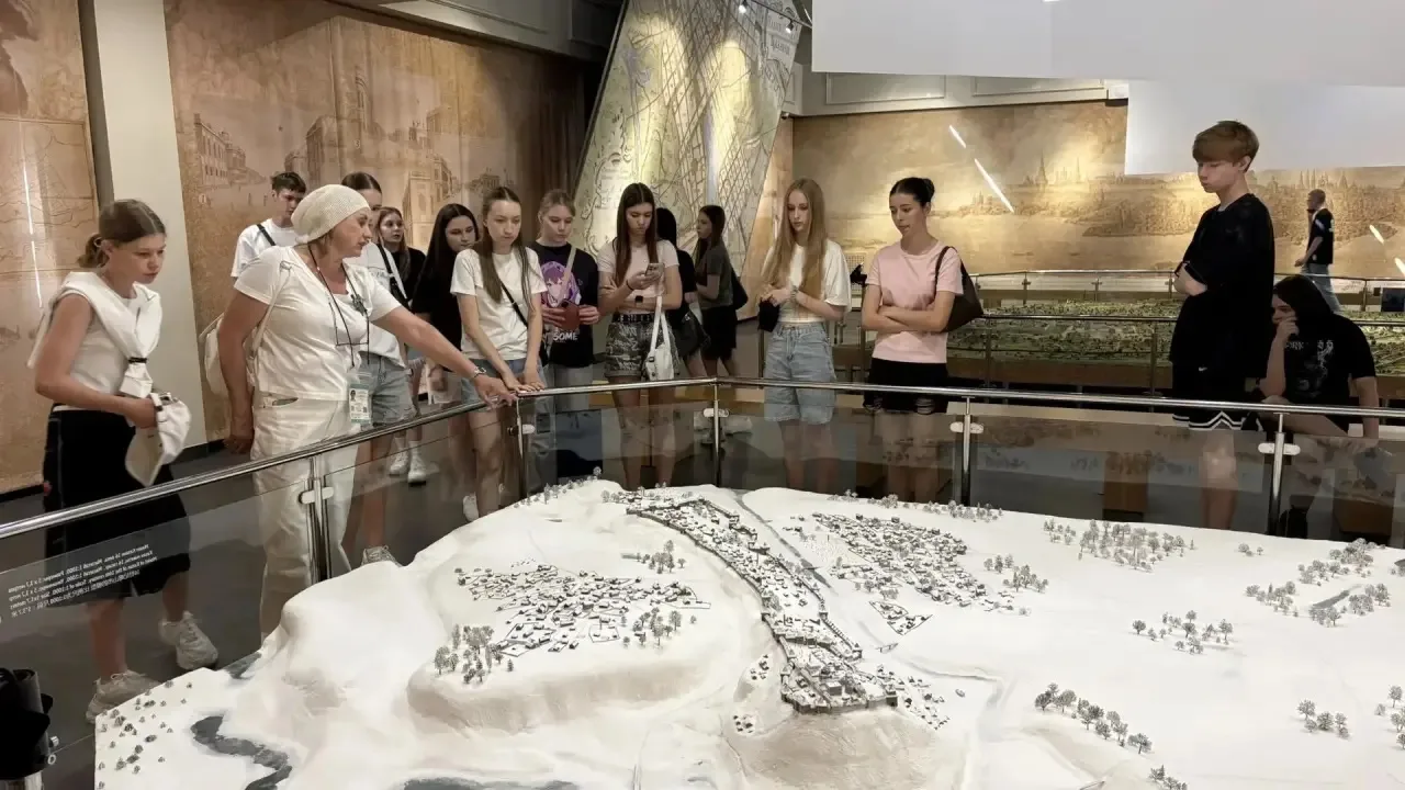 Путешествие в сердце Татарстана: 8«Б» покоряет Казань! 🧳🚉🗺️  22–23 мая наш дружный 8«Б» класс соверш