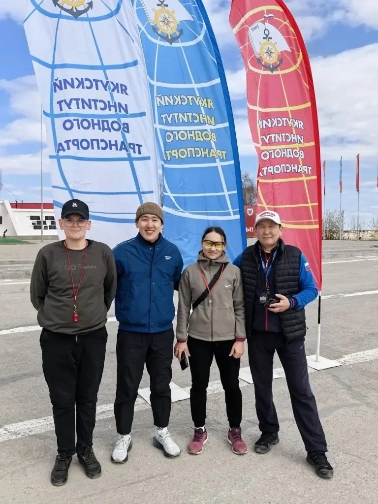 ЗАБЕГ ПОБЕДЫ.  После долгой холодной ветреной весны в этот день наконец-то поутих гул проводов, приб
