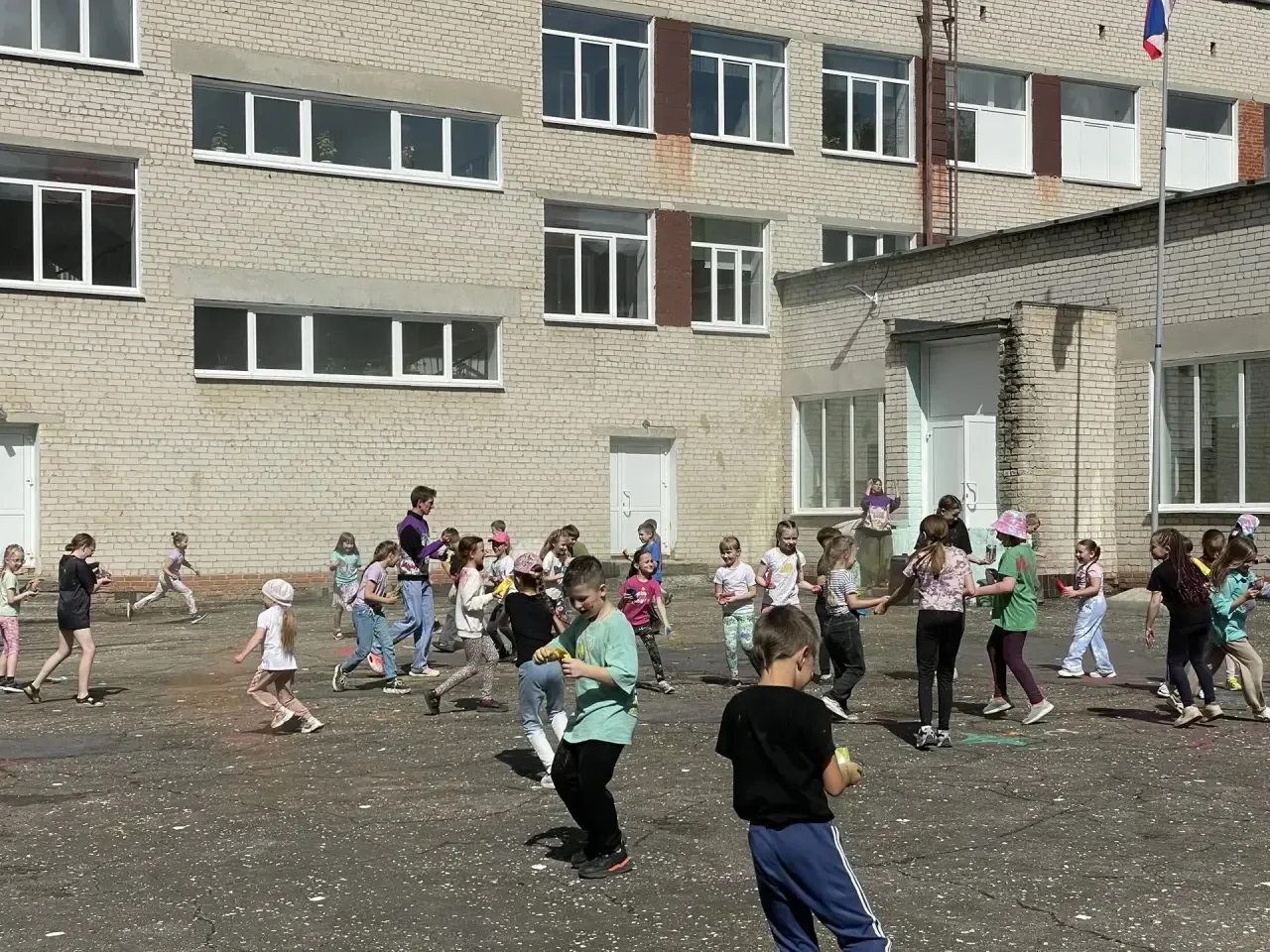 🎉 Яркий праздник ко Дню России: квест и краски Холли! 🎉

Друзья, делимся впечатлениями от потрясаю