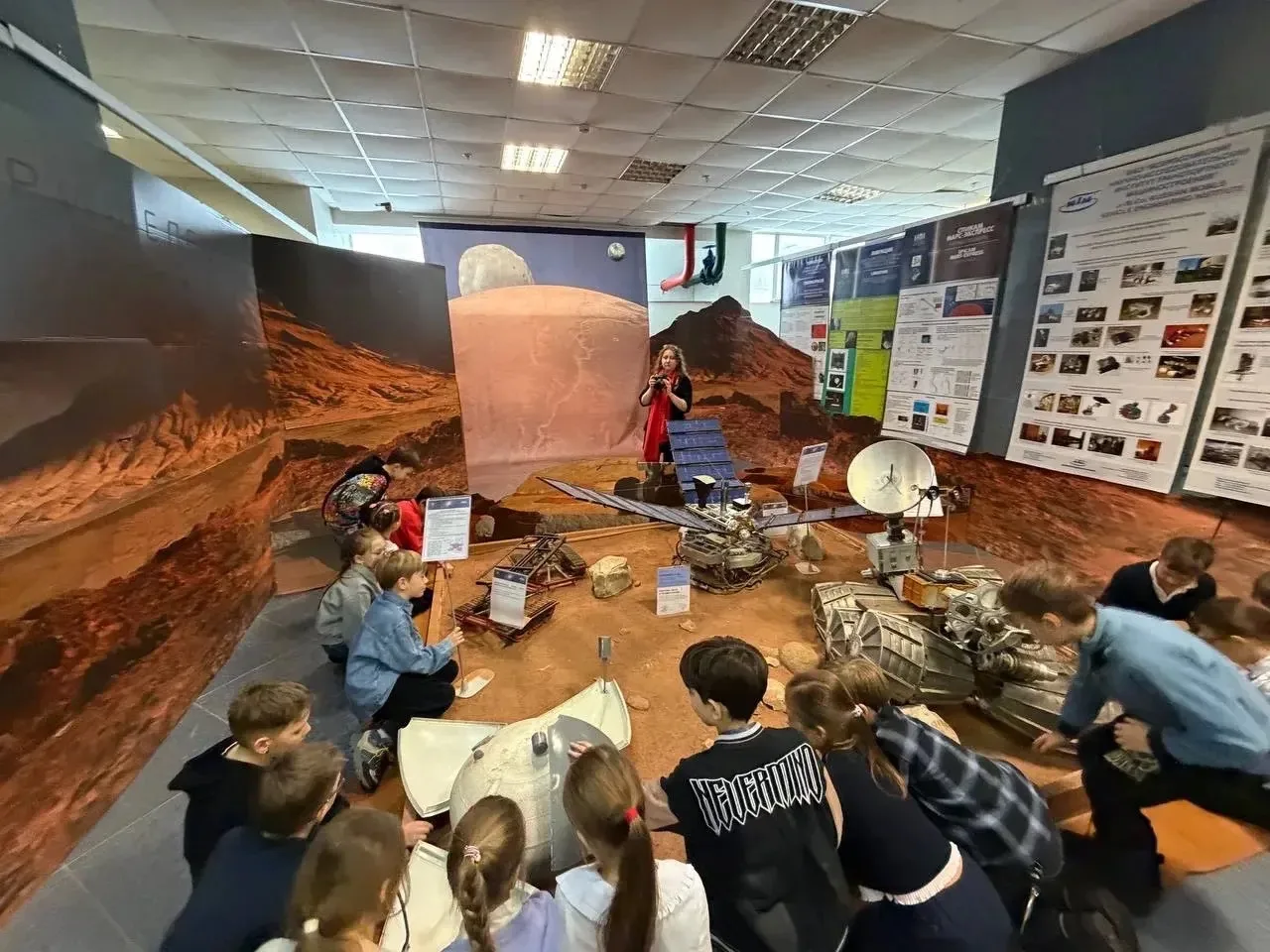 Космическое приключение: 2 «А» побывал в Институте космических исследований  🌏 Институт космических 
