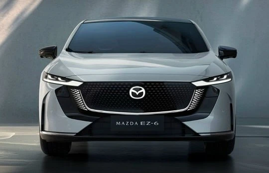 Новая «шестёрка» Mazda с запасом хода до 1200 км — всего 3,3 млн рублей. Mazda EZ-6 уже доступна для