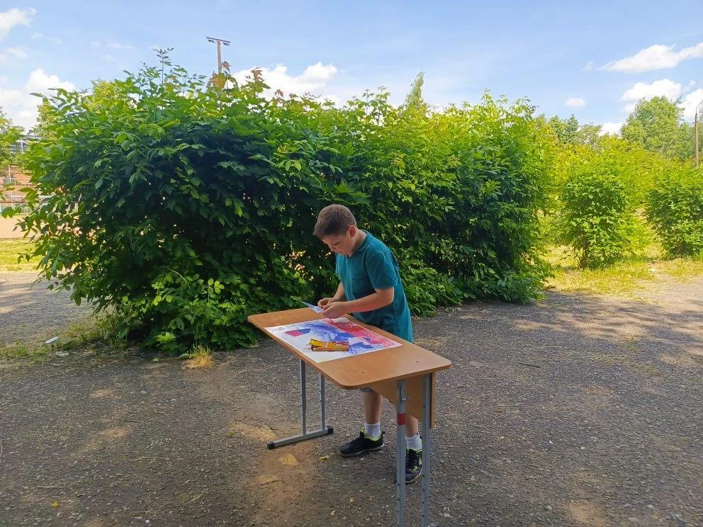🎨 Творчество, смыслы и гордость: в пришкольном лагере прошёл конкурс «Моя Россия»! 🇷🇺

Сегодня, в