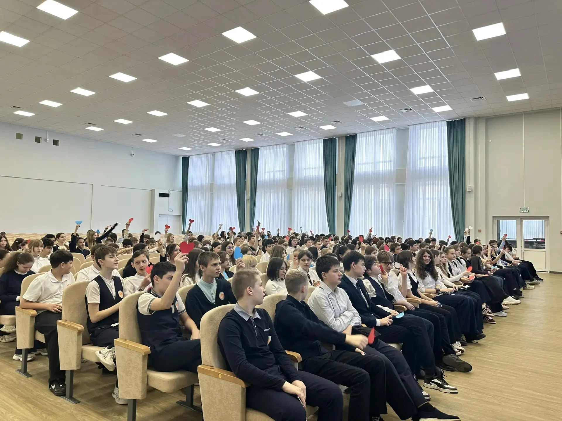 Празднование Дня воссоединения Крыма с Россией🎉  Сегодня в нашей школе состоялось важное мероприятие