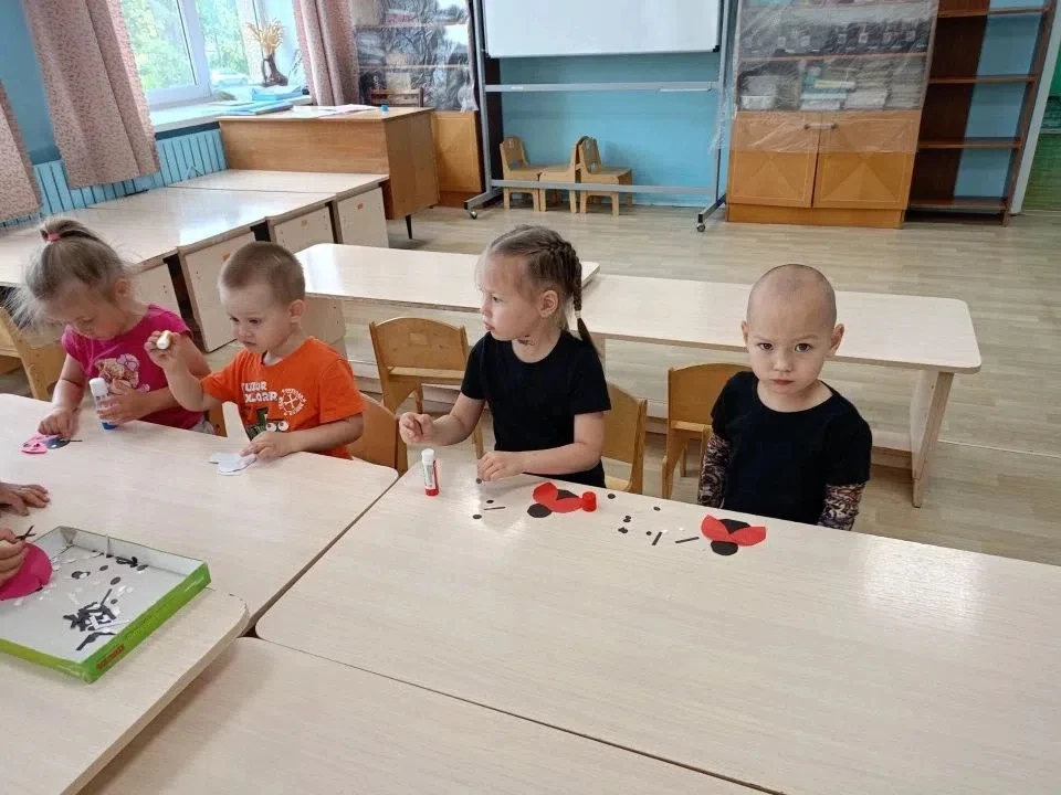 Красный день в детском саду: создаём божьих коровок!🐞 
У нас прошёл яркий и красочный «Красный день