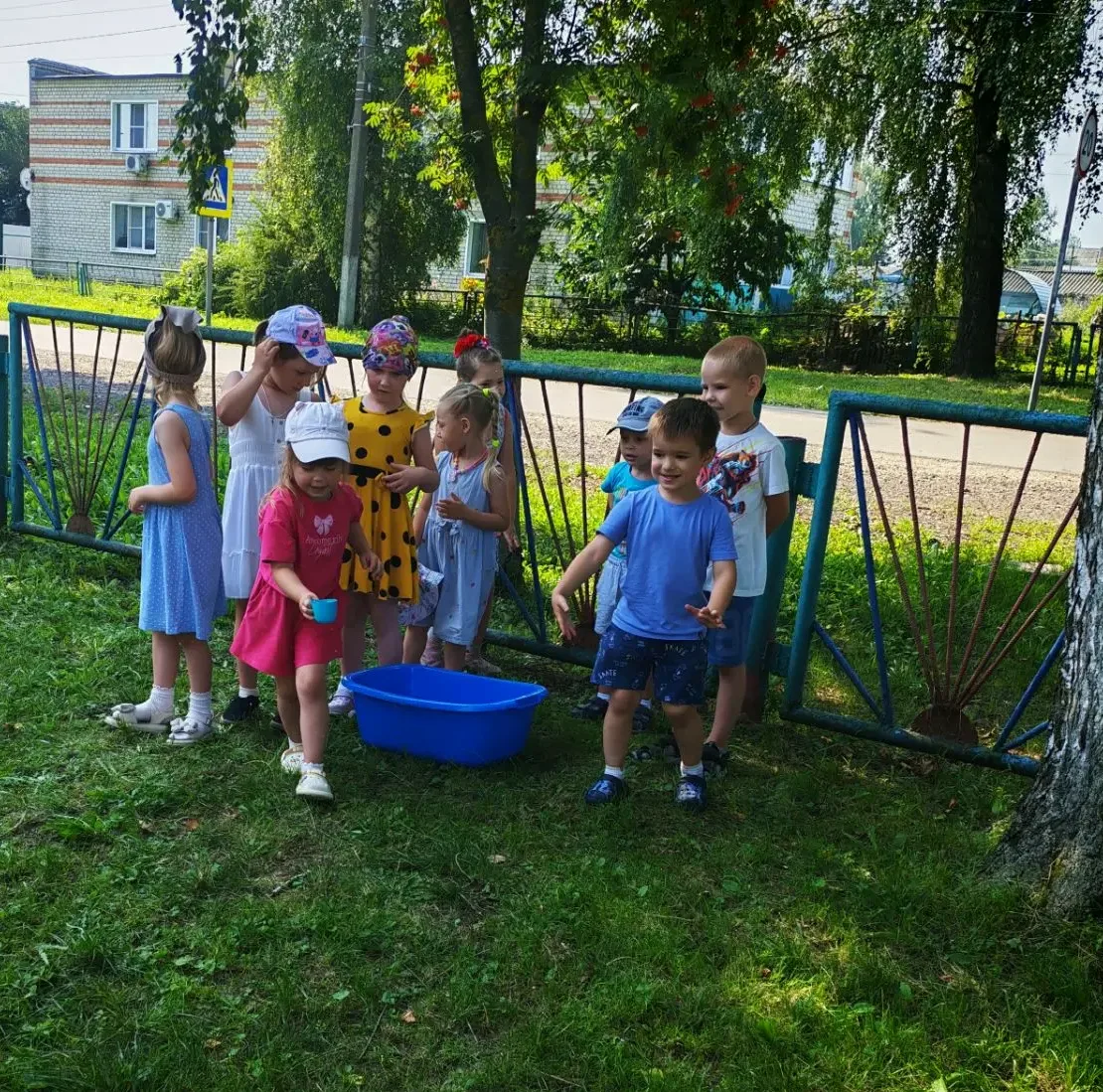 Игра с водой на свежем воздухе💦💧