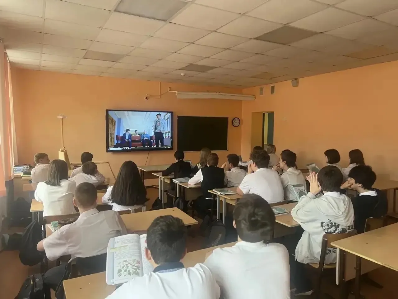 В МОБУ СОШ 53 педагогами-психологами с обучающимися в рамках просветительского проекта о способах пр