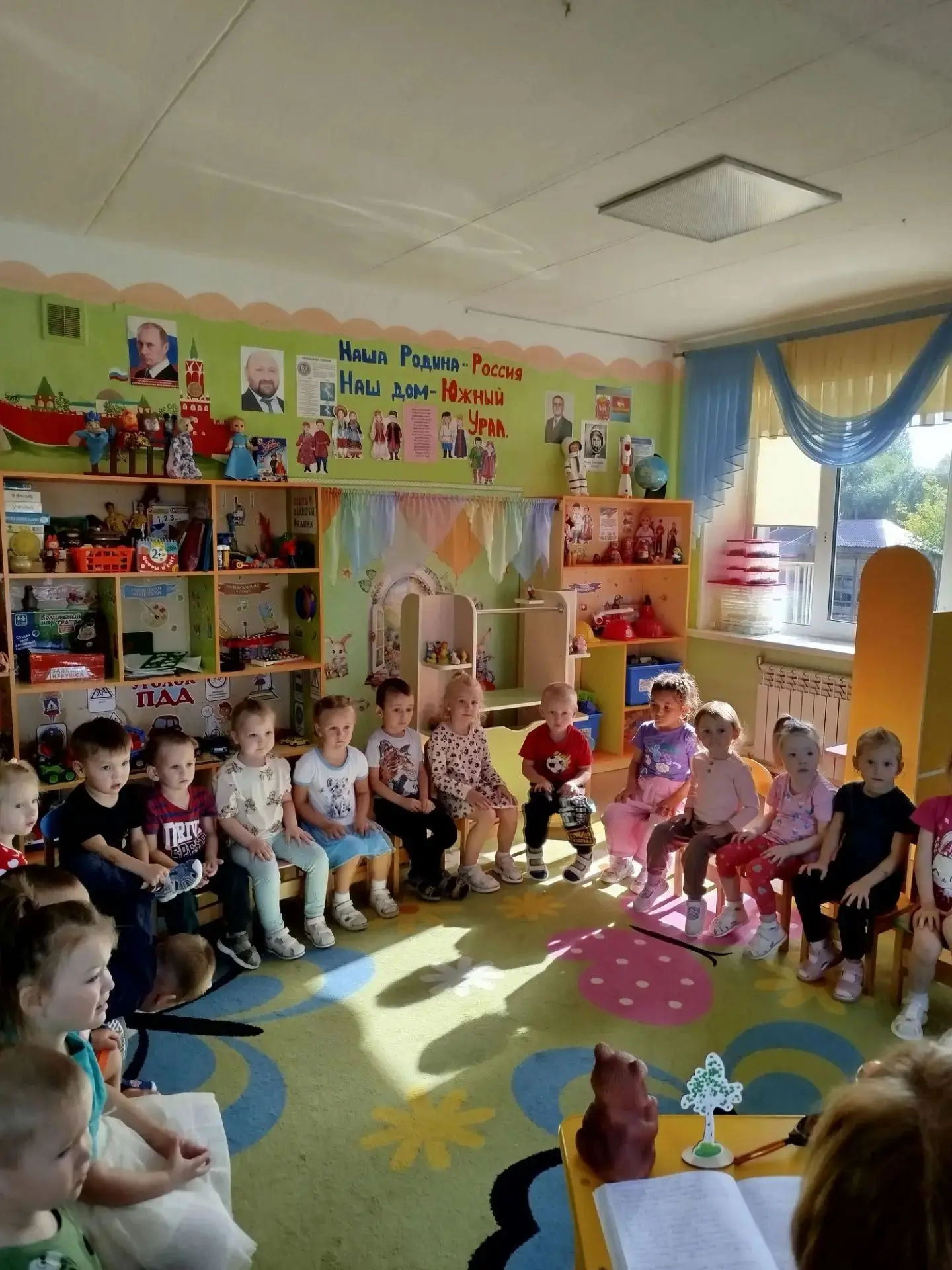 🇷🇺 В пятницу в нашей средней группе прошёл тематический День Государственного флага! ...