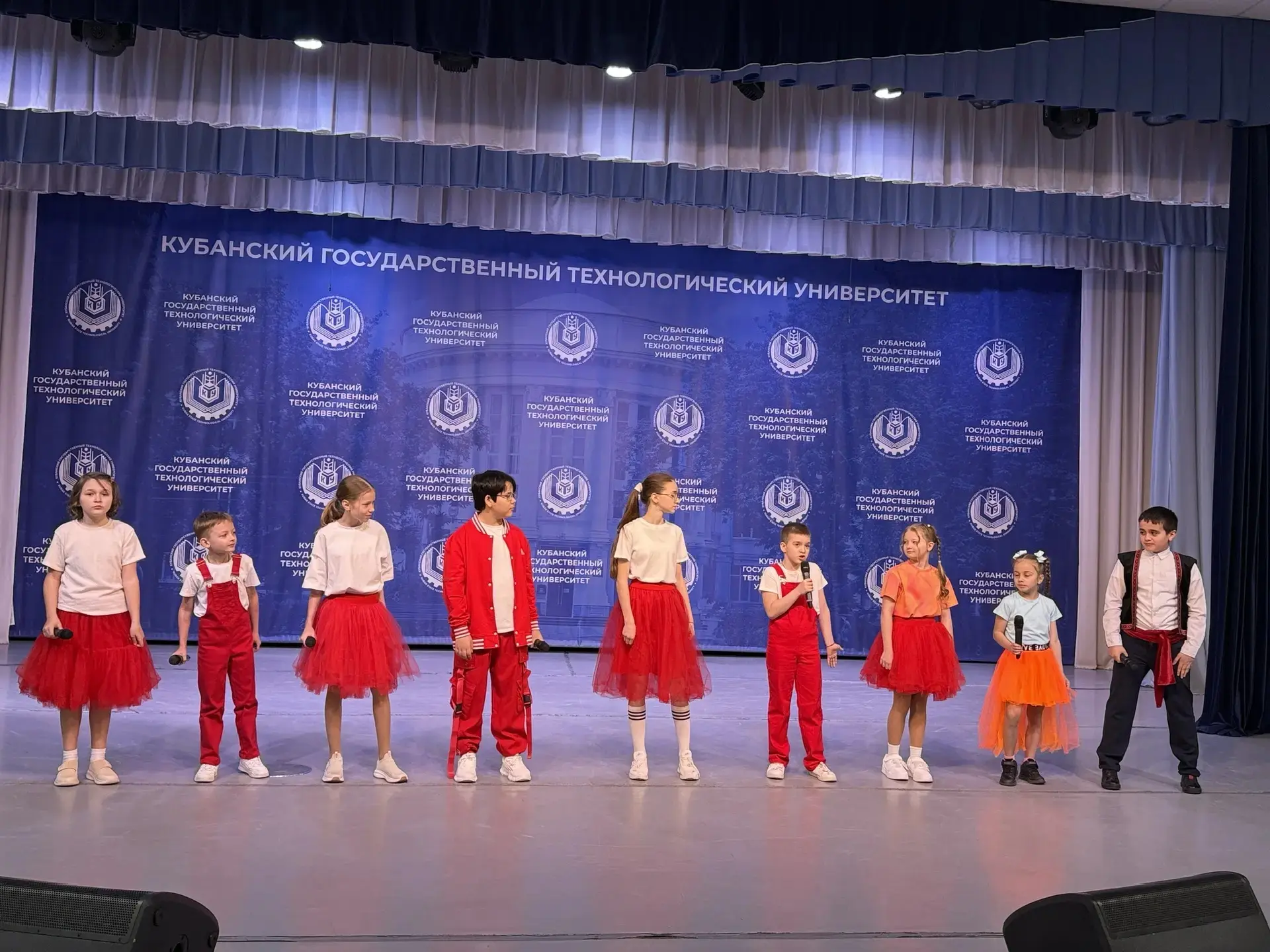 Дорогие друзья!  С радостью делимся отличными новостями от команды КВН «Родительский Контроль»! 🤩🎉  