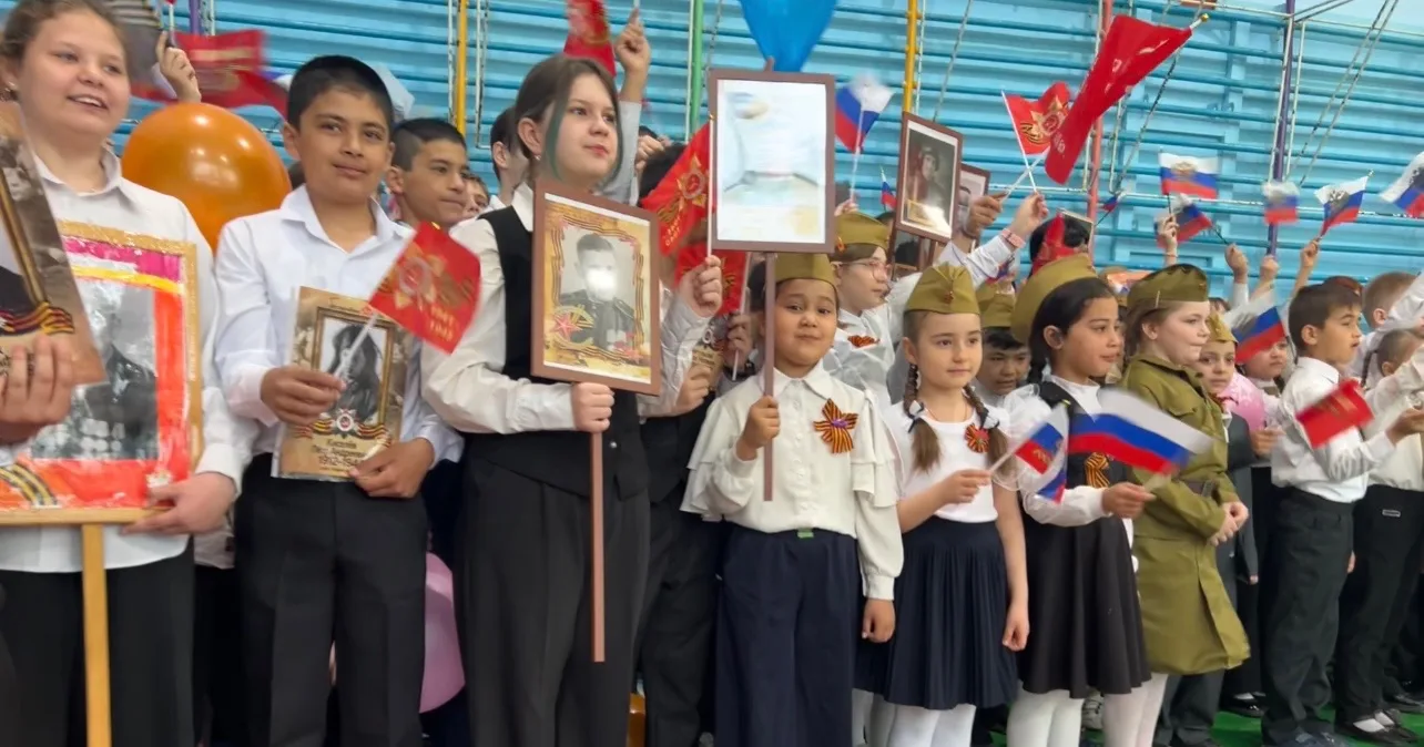 «Бессмертный полк: Герои рядом с нами»
В  преддверии  Дня Победы в школе 18 прошла Всероссийская акц