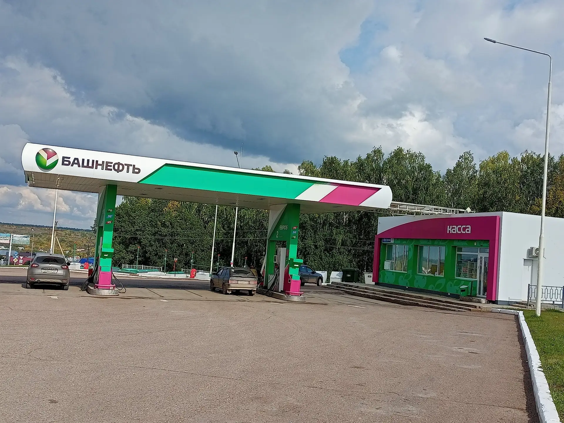 Пишут что комсомольская азс закрыта. Хочу узнать, а к нам сюда вообще бензин возят или ...