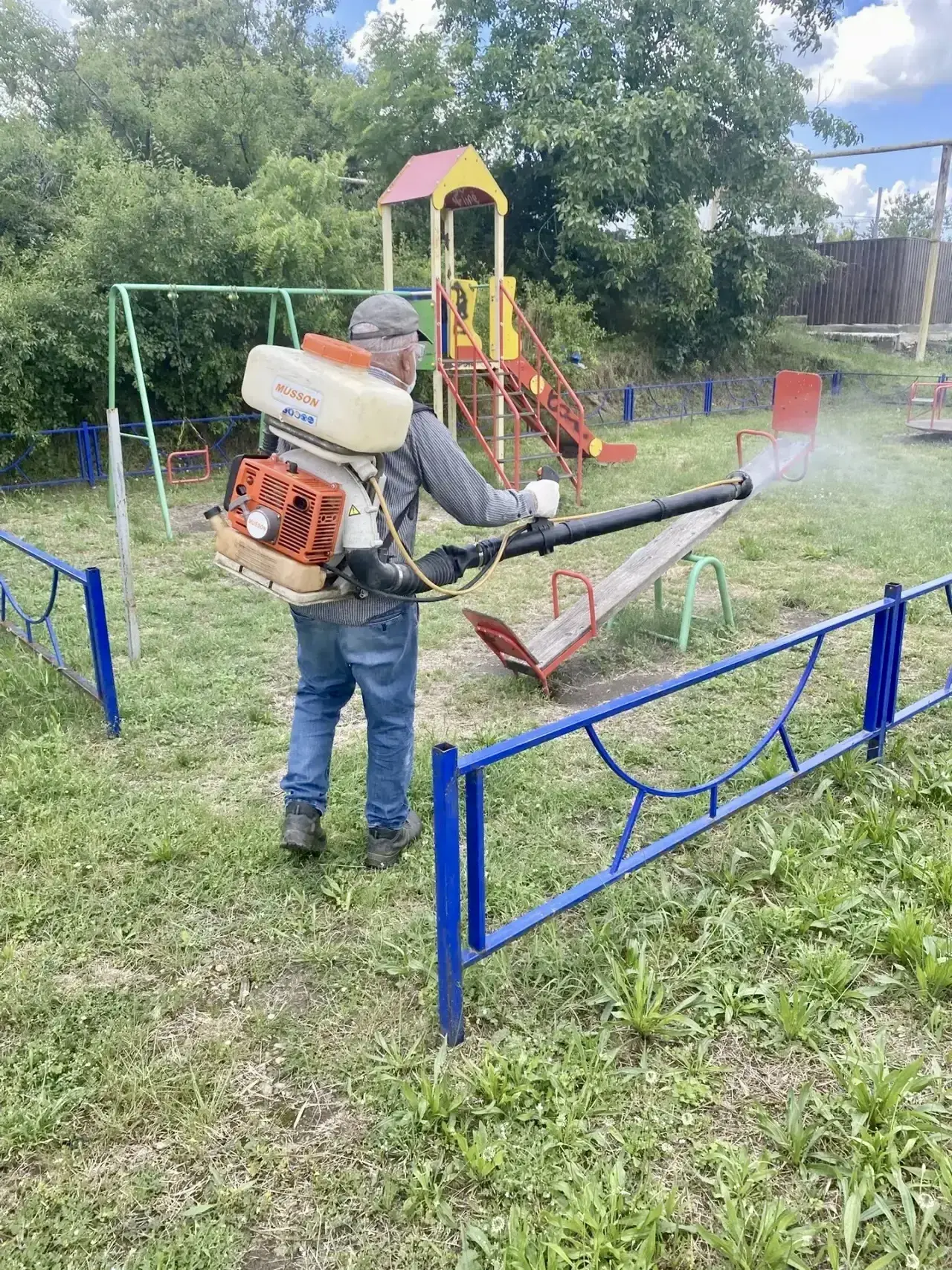 🚜 Новости благоустройства Красносельского городского поселения!

Рабочие МКУ «УОД ОМСУ и МУ Краснос