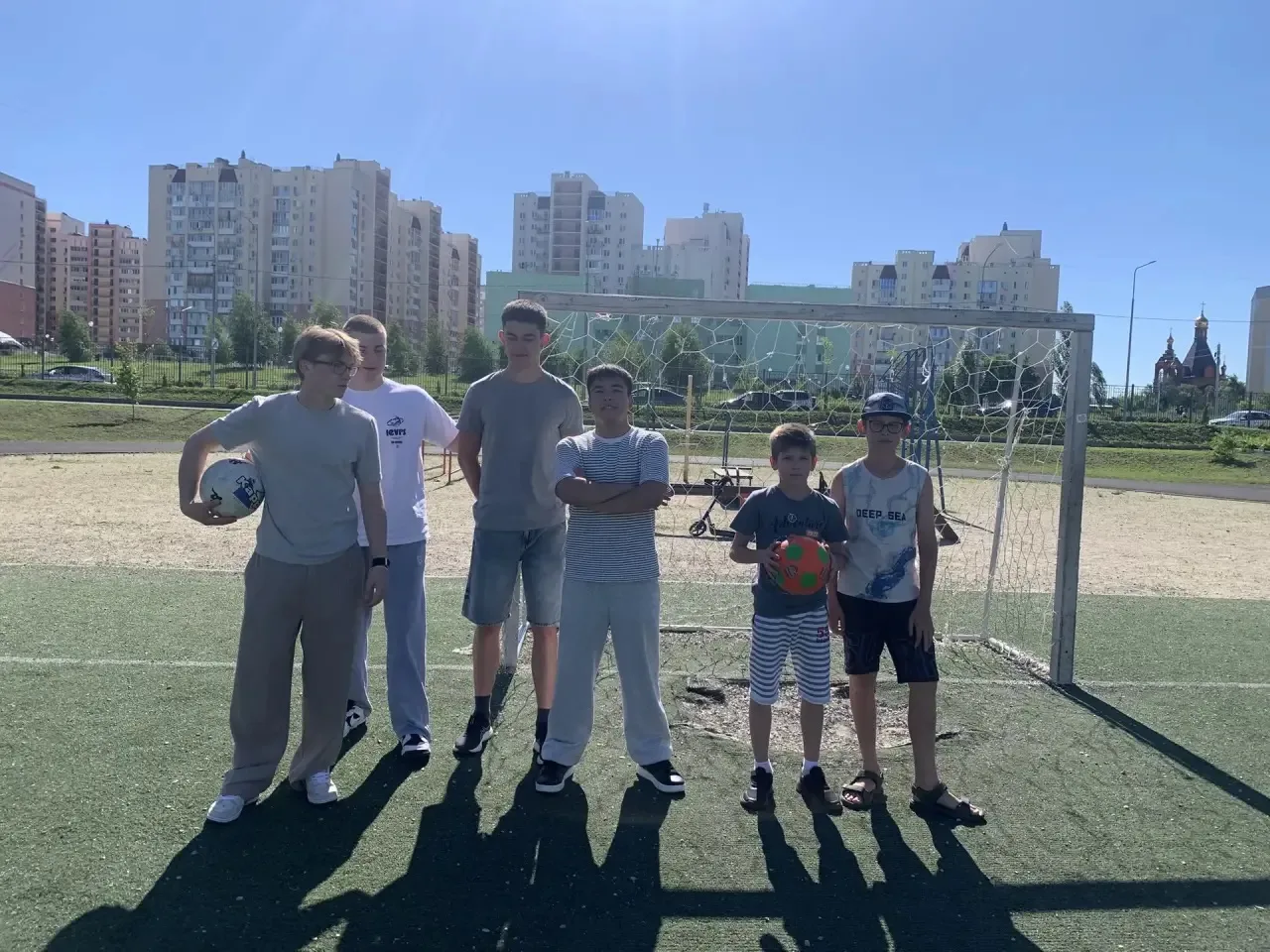 🏋️ДВОРОВЫЙ ТРЕНЕР!

💪🏻Два раза в неделю на стадионе гимназии ждет юных футболистов тренер.
Главна