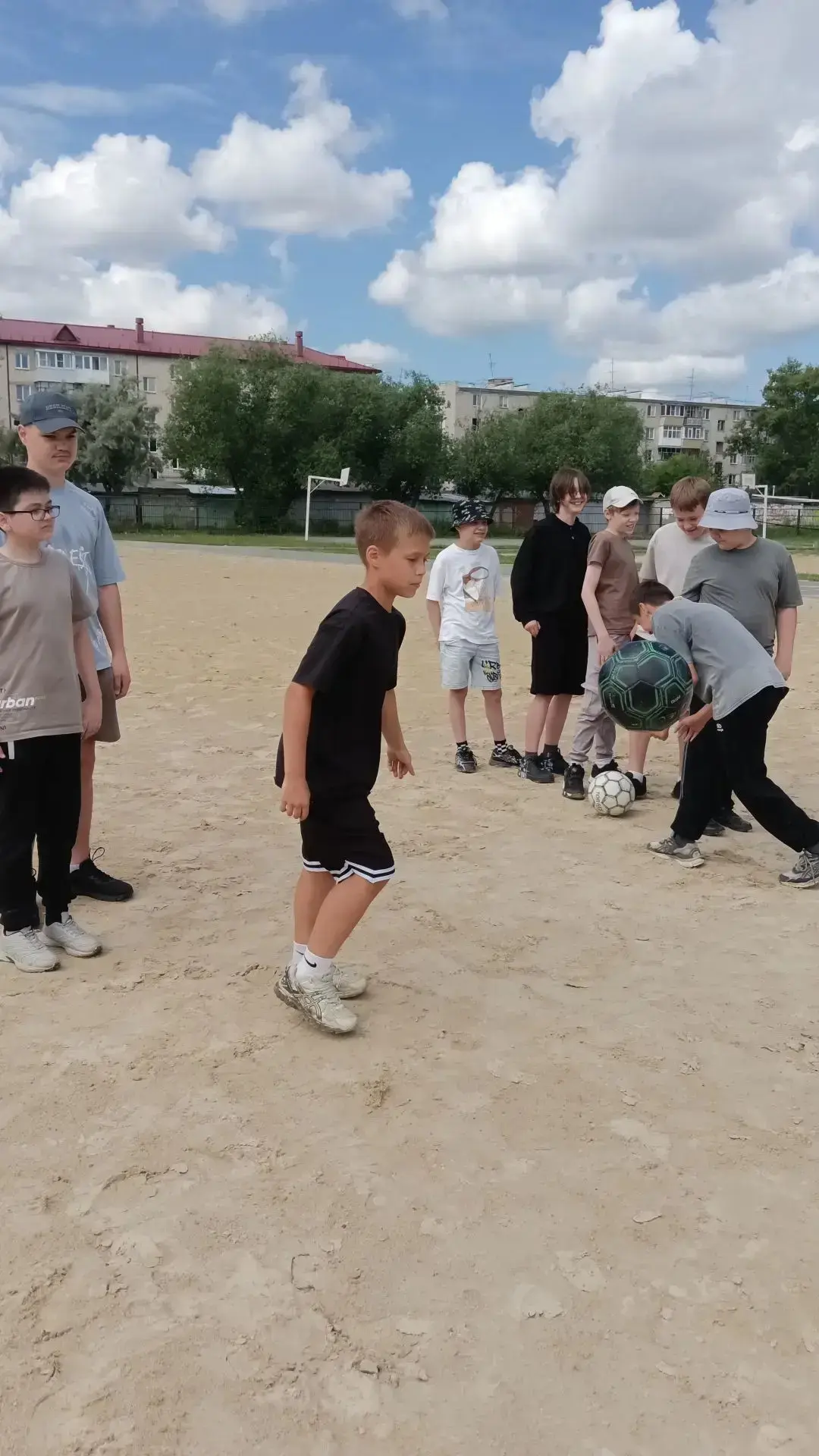 ⚽ Футбольное лето в 36-й школе!

На каникулах на спортивной площадке нашей школы прошел «День футбол