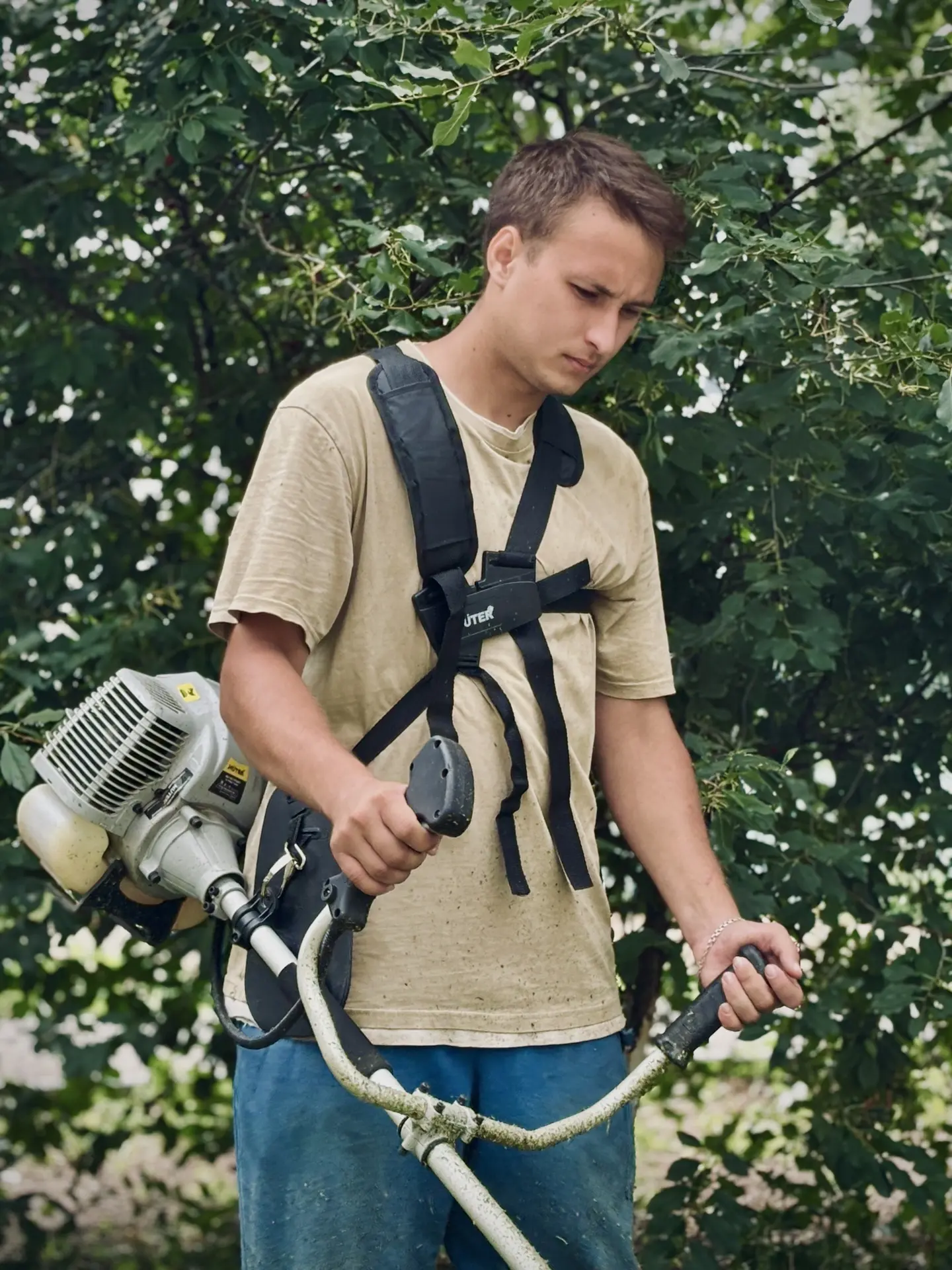 🏋️‍♂️🌱 Кроссфит во дворах на Орлова или как мы укрощаем зеленые джунгли