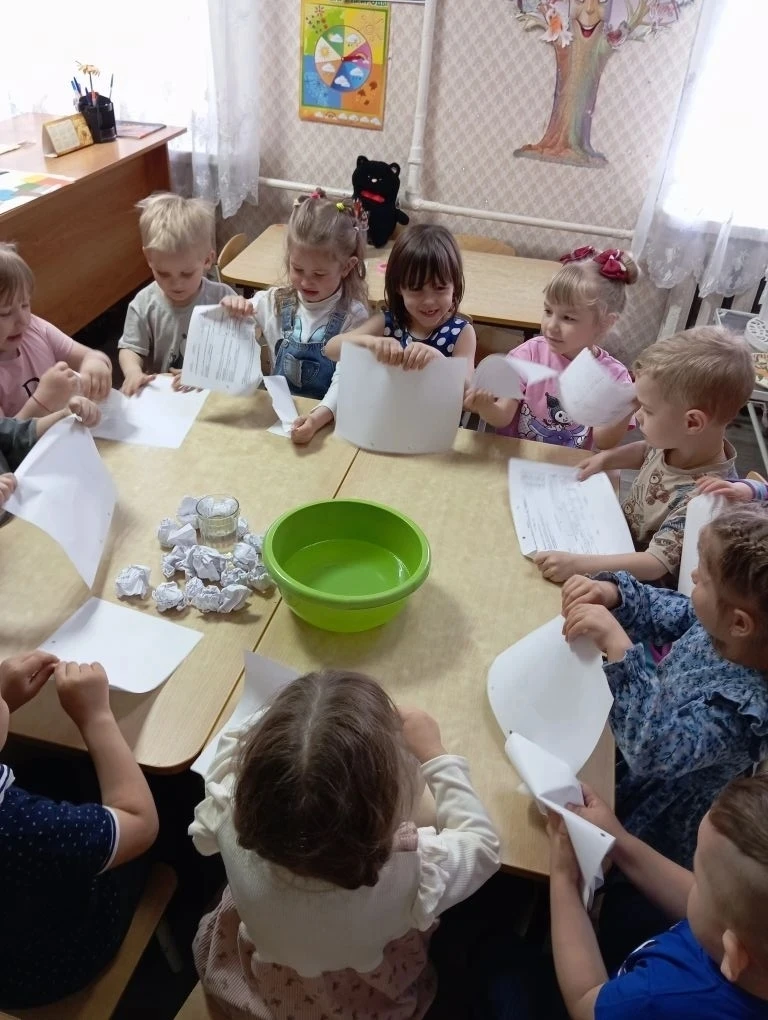 Занятия «Волшебная бумага» для детей младшего дошкольного возраста  направлены на развитие мелкой мо