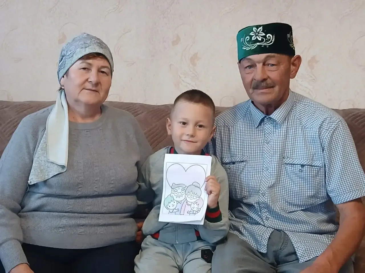 Барлык өлкәннәрне бәйрәм белән тәбрик итәбез! Исән-сау булып, тигезлектә сыкранмыйча, с...