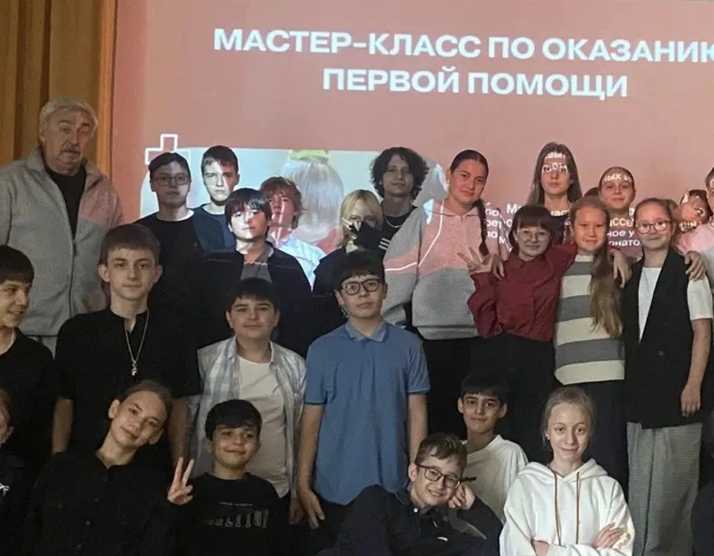 🚑 Учимся спасать жизни: мастер-классы от «Солнечных пчёлок» и Красного Креста