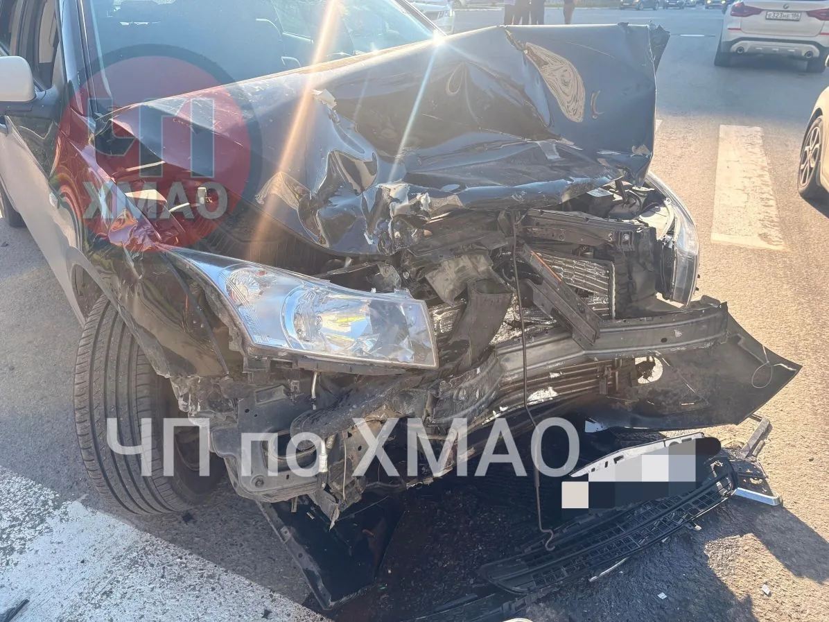 В Нижневартовске малоопытный водитель спровоцировал аварию с пострадавшим 
 
4 июня 2026 года в 15:5