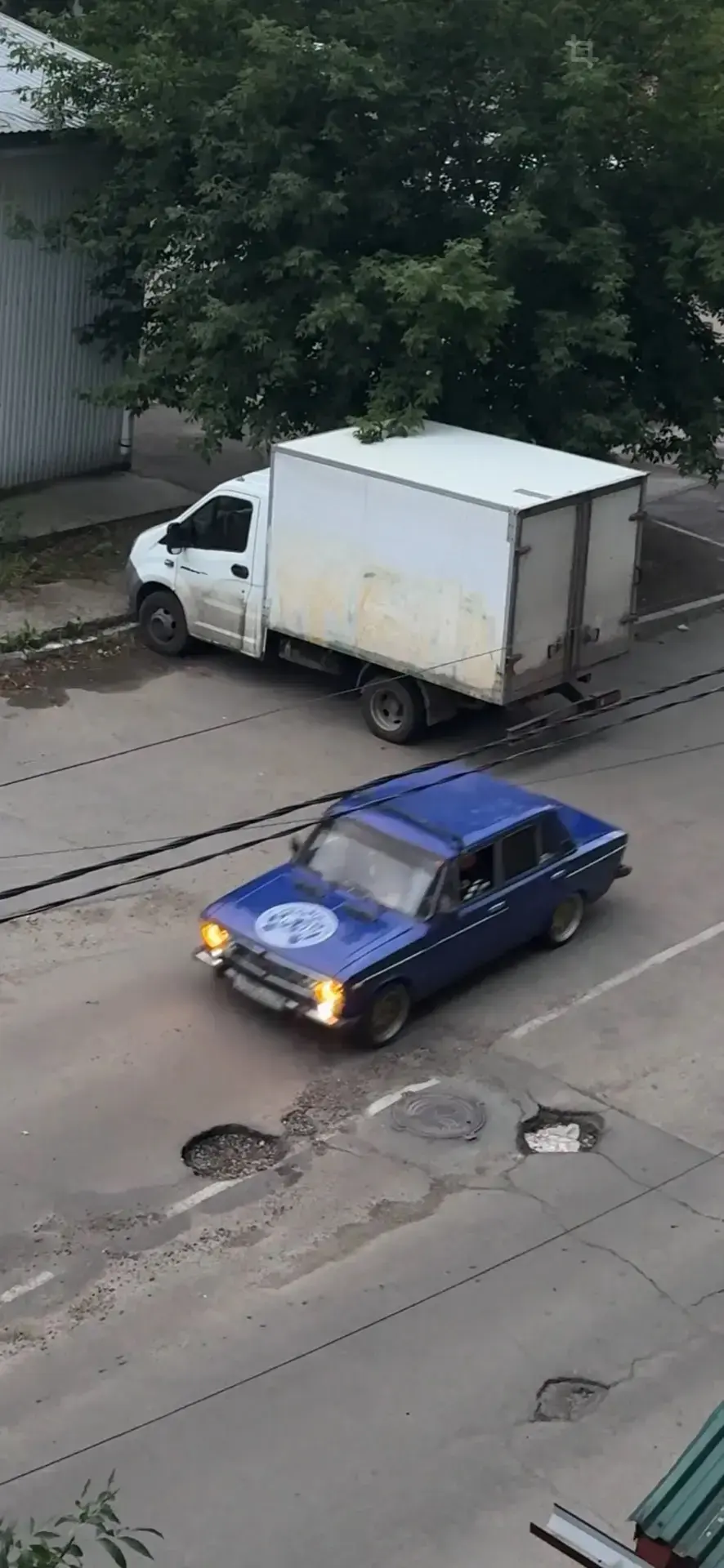 Найти и привлечь к ответственности данных граждан . Вторую ночь они ездят по району ули...