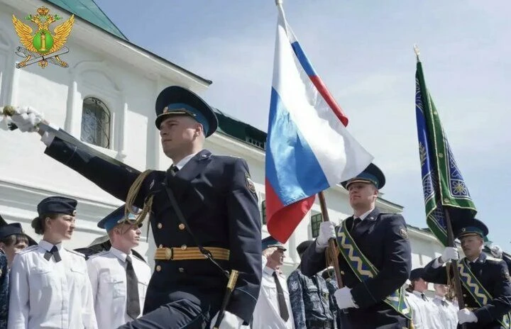 🔵 Накануне Дня Государственного флага России предлагаем проверить себя на внимательность!