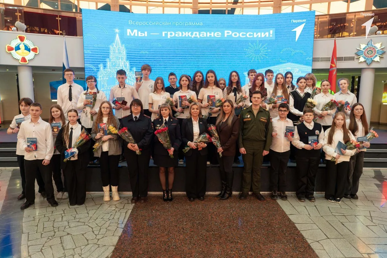 Активисты лицея получили важнейший документ гражданина России 🇷🇺  Вчера в Тульском государственном м