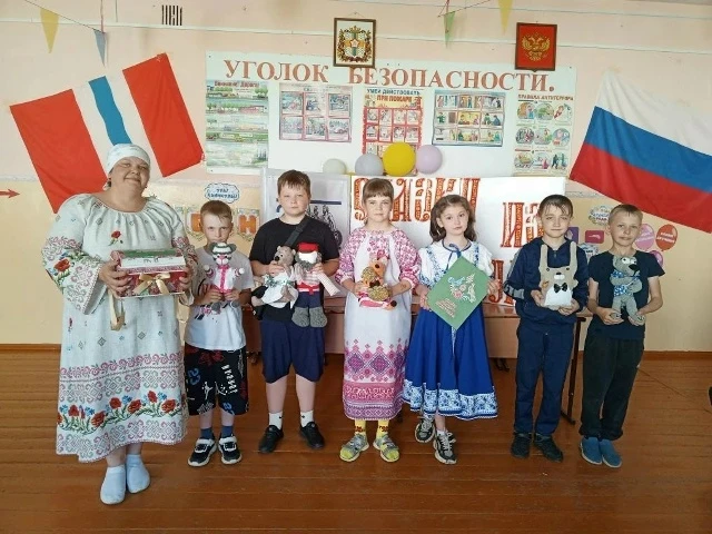 11 июня Аевская сельская библиотека со своими юными артистами театра народной куклы «Сказки из сунду