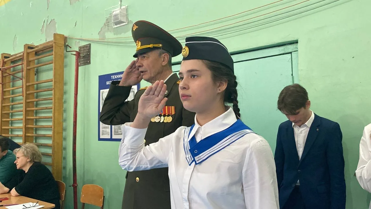 📣 Конкурс смотра строя и песни и знаменных групп 2026!  13 февраля в нашей школе прошло два замечате