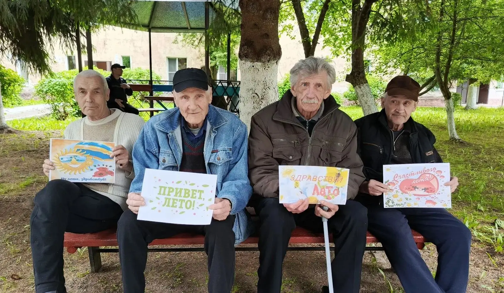 🌸🌼🌺Вот и лето пришло! Не смотря на изменчивую погоду жители Вяземского дома-интернат...