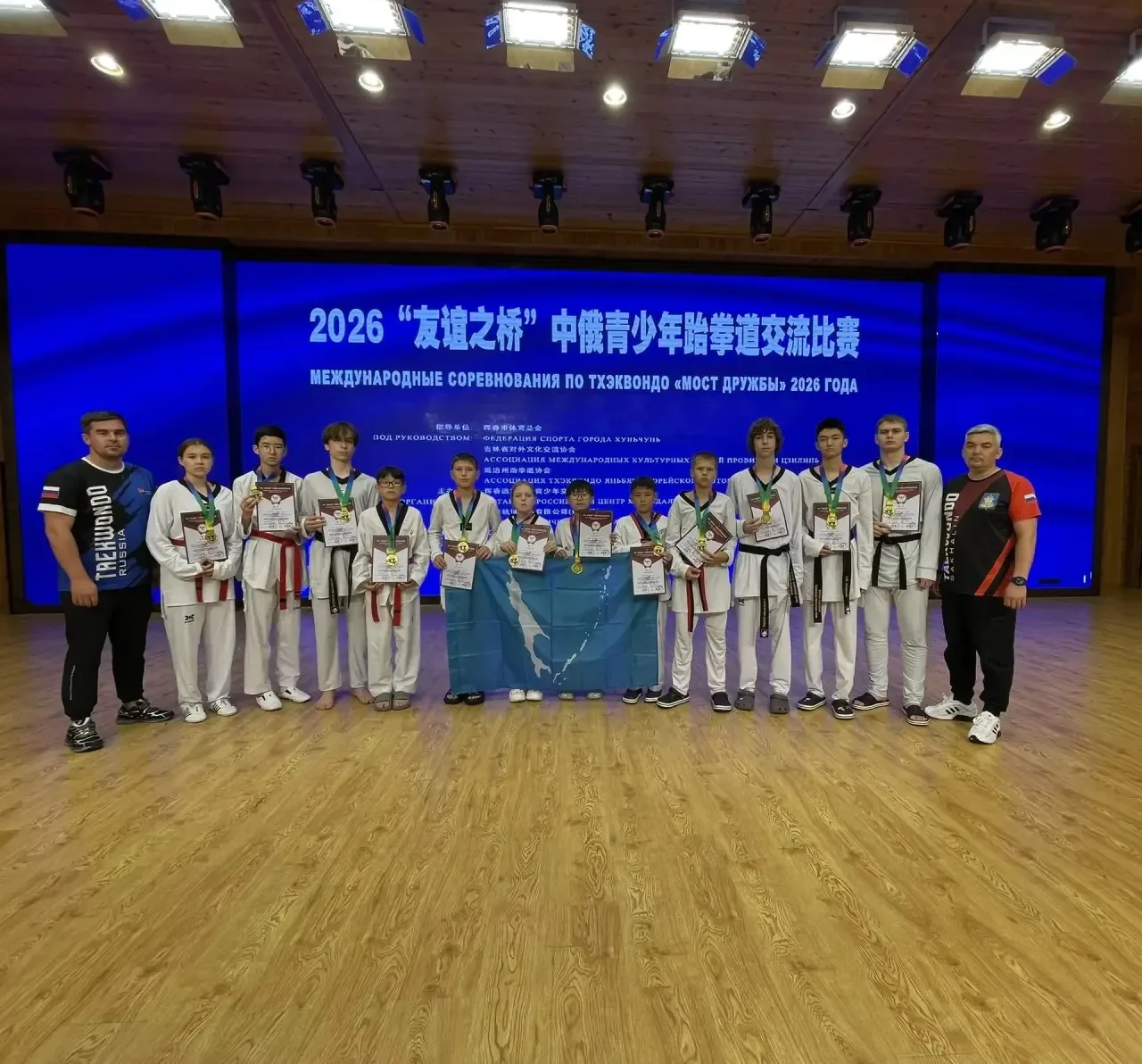 Наши спортсмены в Китае везде успевают!