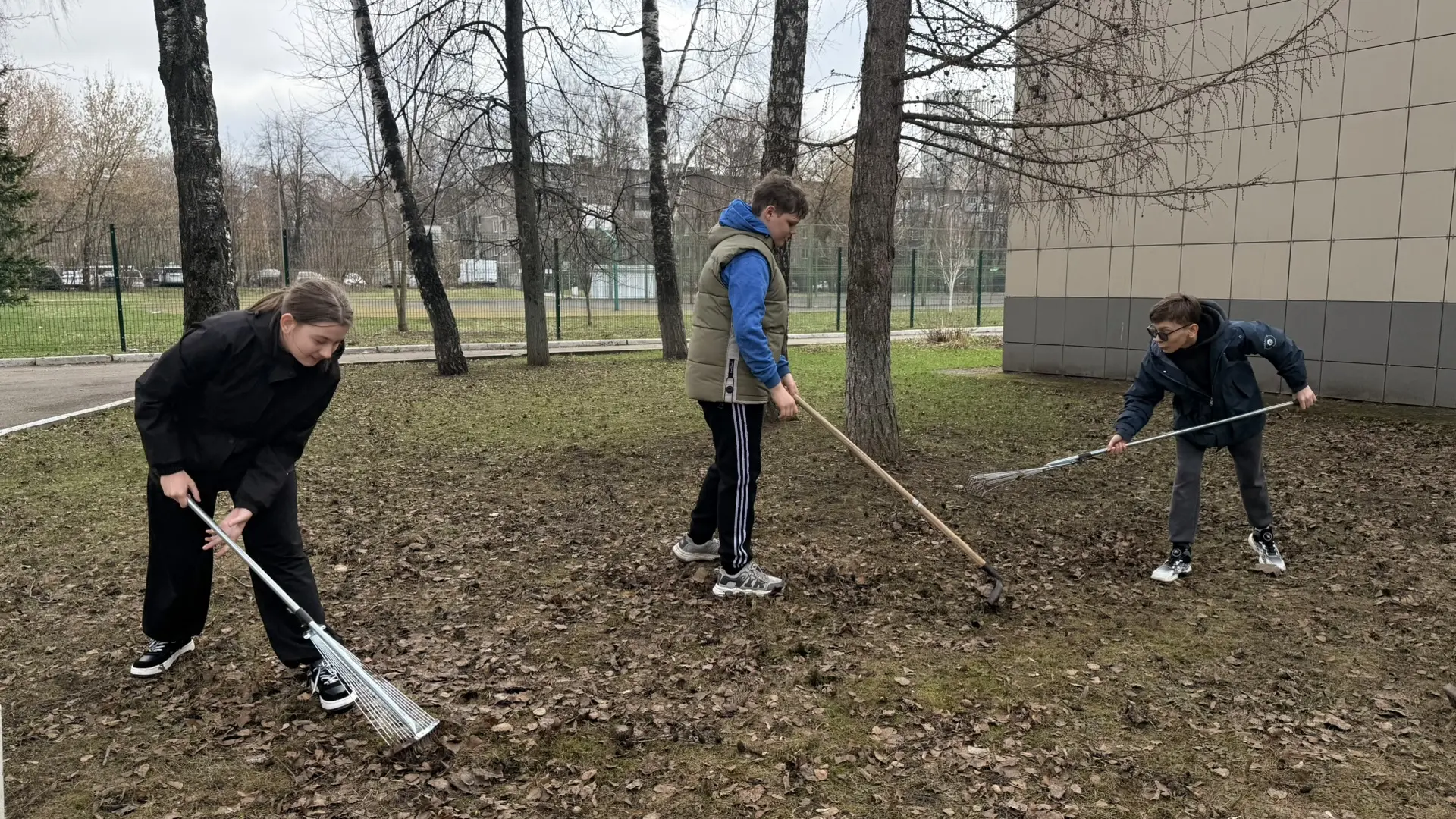 👦👧 Обучающиеся МБОУ СОШ №4 приняли участие во Всероссийской акции «Зелёная весна», посвящённой Всеми
